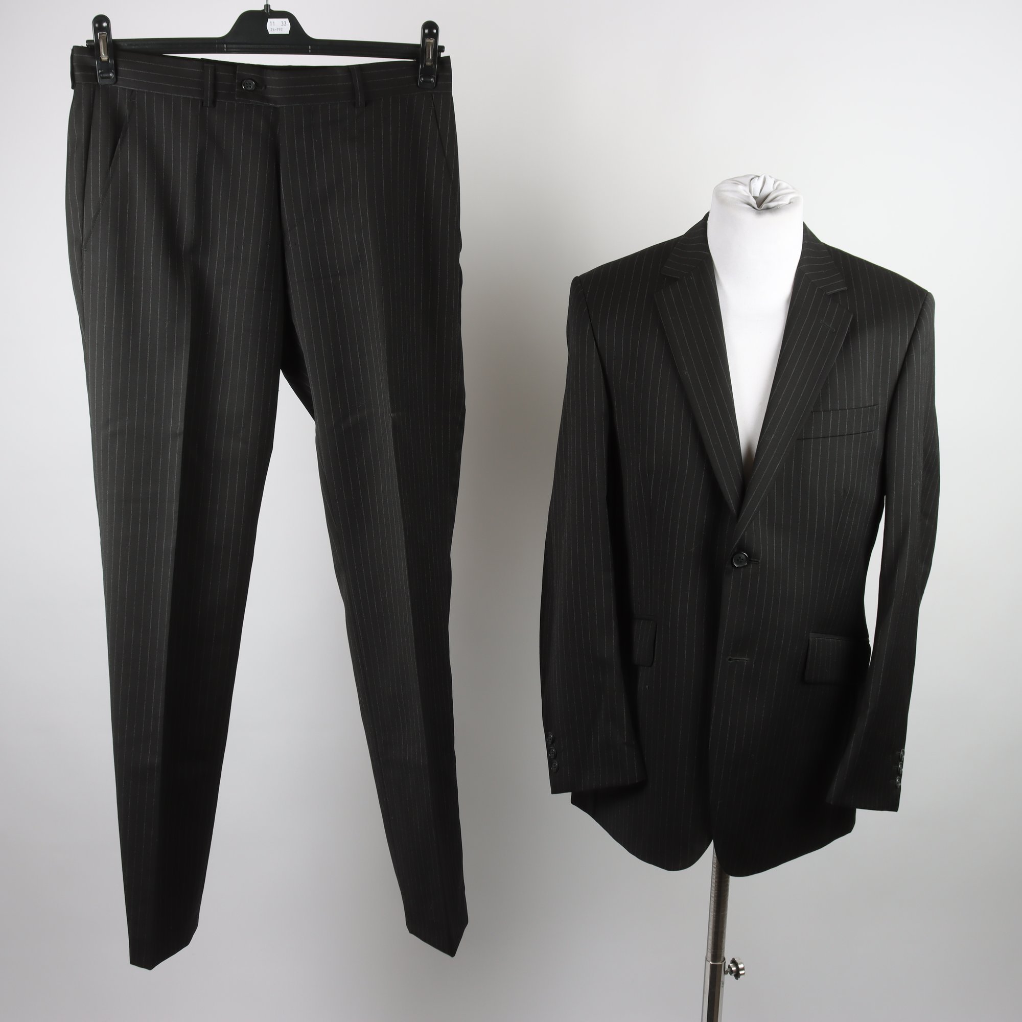 Kostym,Tiger of Sweden, svart, kritstrecksrandig, stl. 48