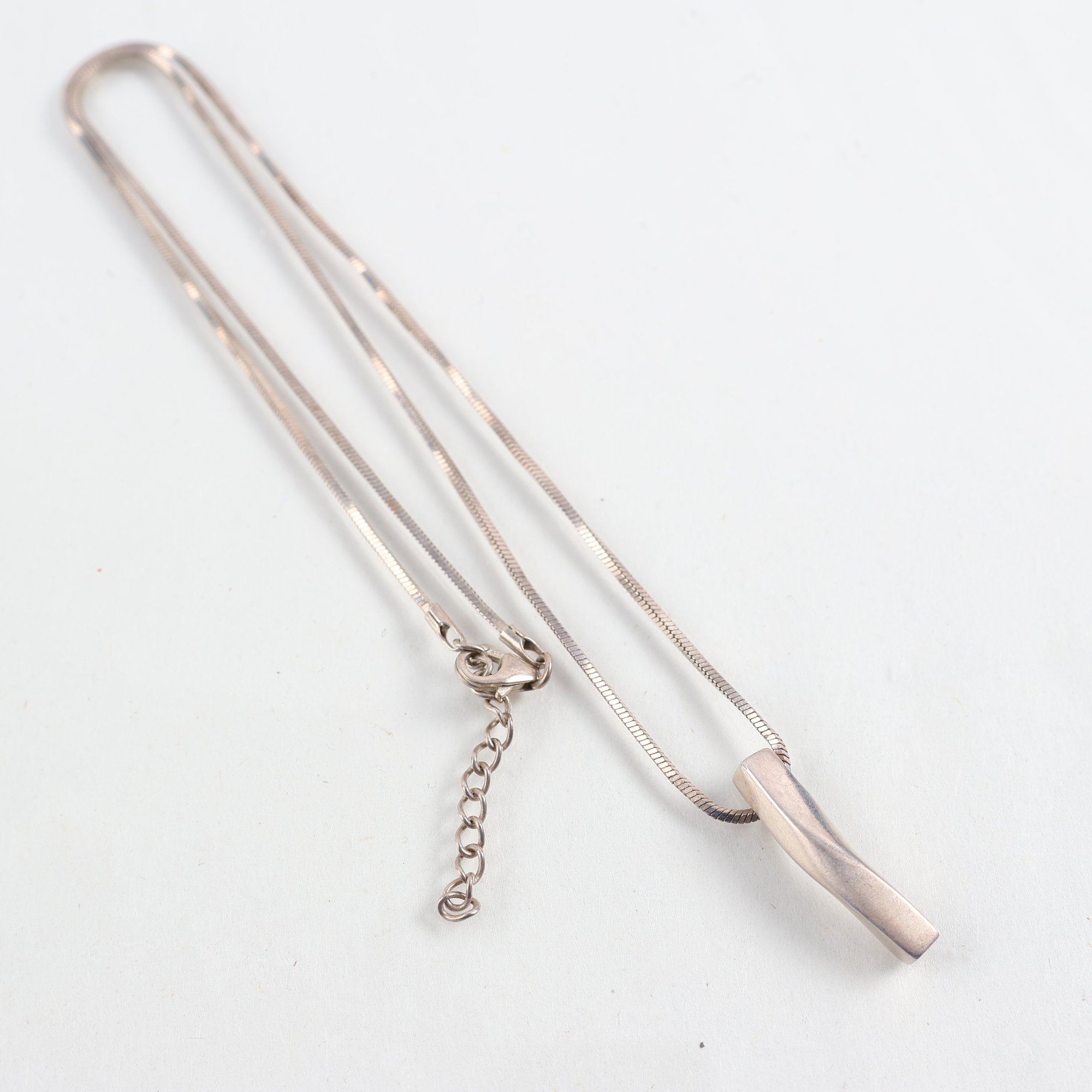 Halsband & hänge, silver, vikt: 7.9g