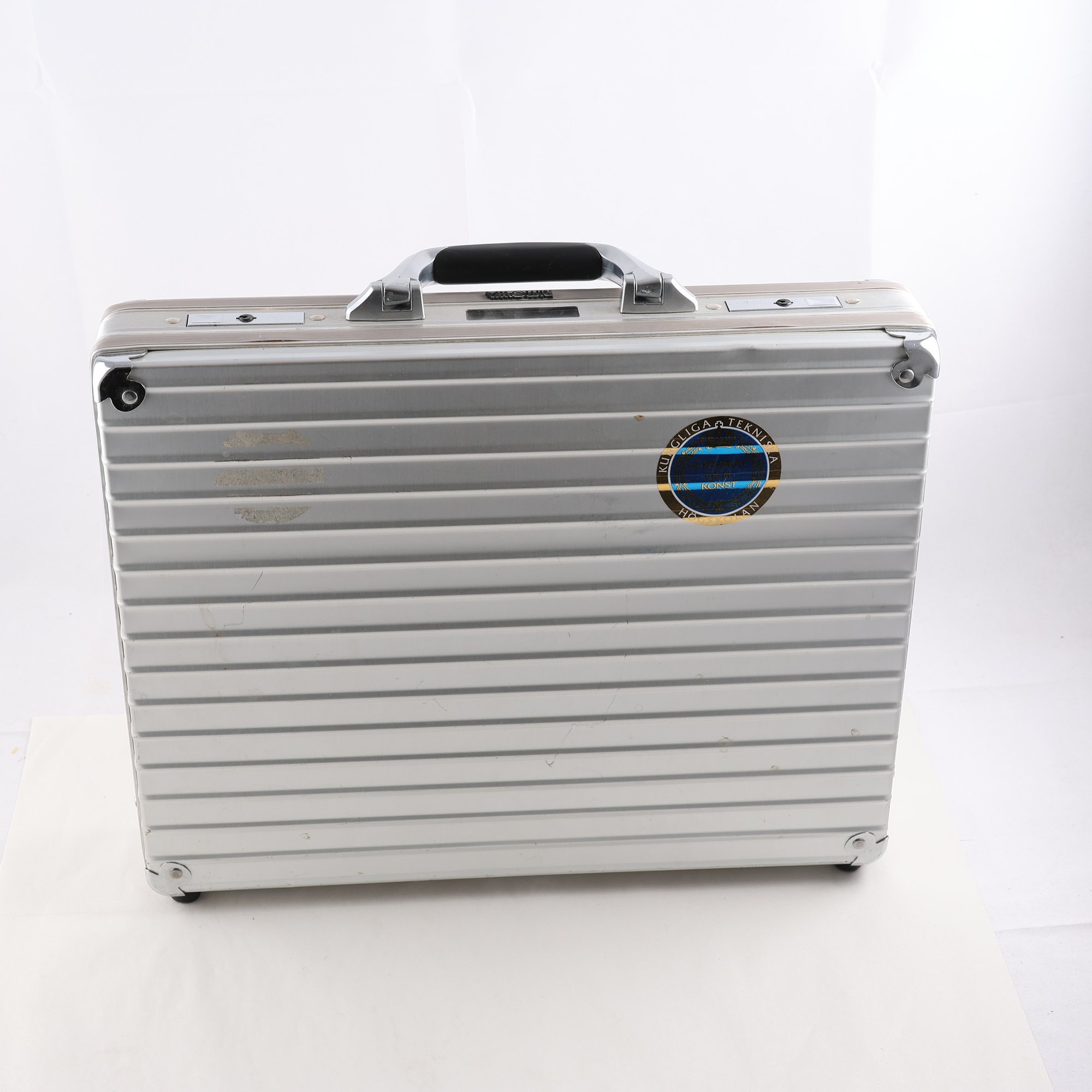 Portfölj, Rimowa, plåt. Endast avhämtning.