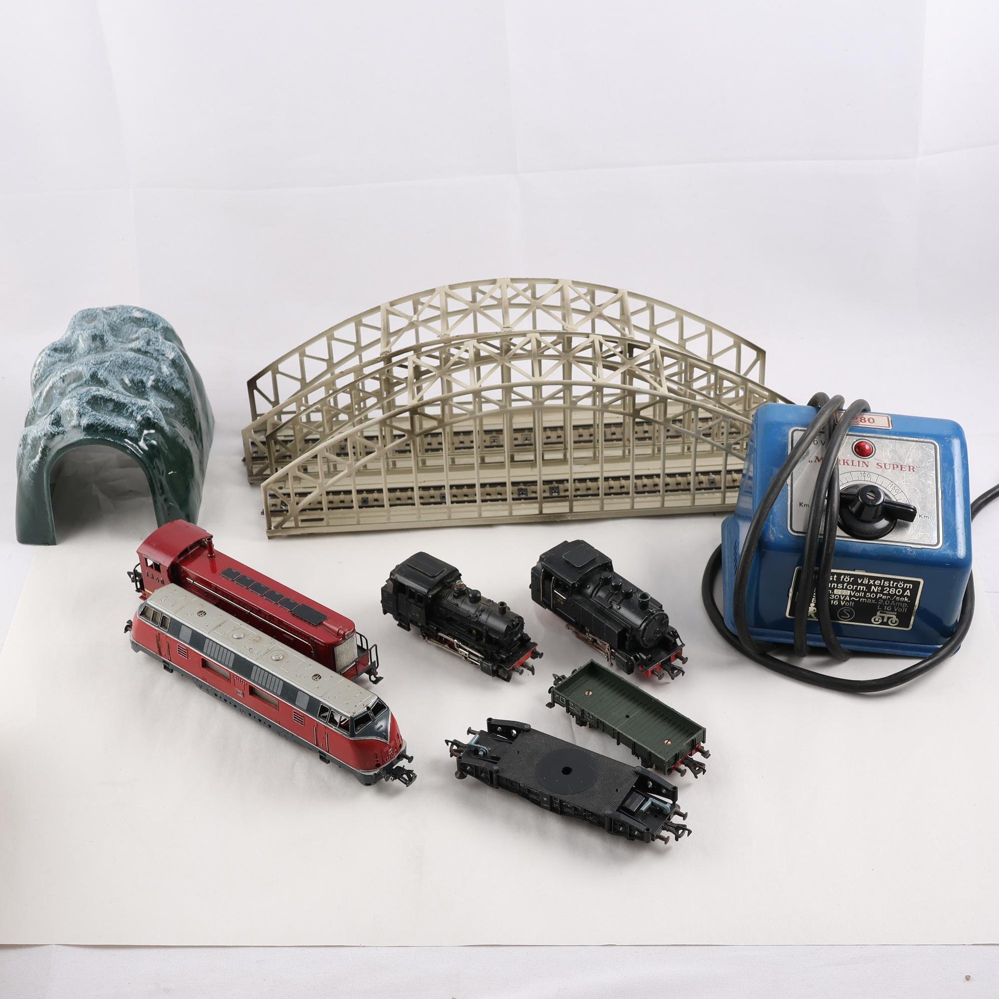 Lok, vagnar, tillbehör, Märklin, Fleischmann. Endast avhämtning.