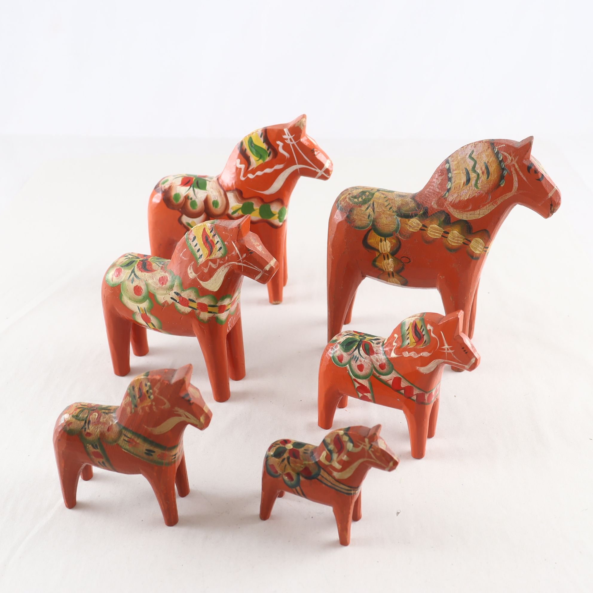 Samling dalahästar, Nusnäs. Samfraktas ej