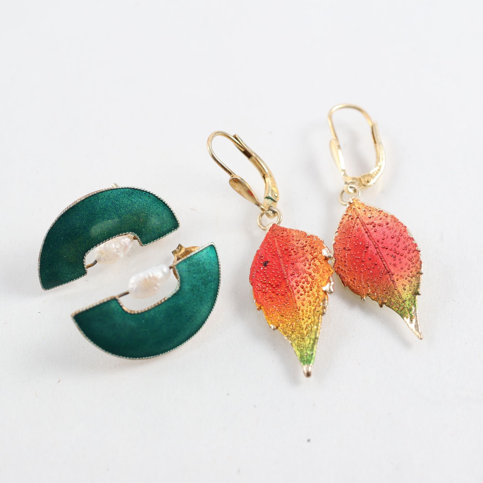 Örhängen, silver, plast, emalj, 2par, brv: 4.9g