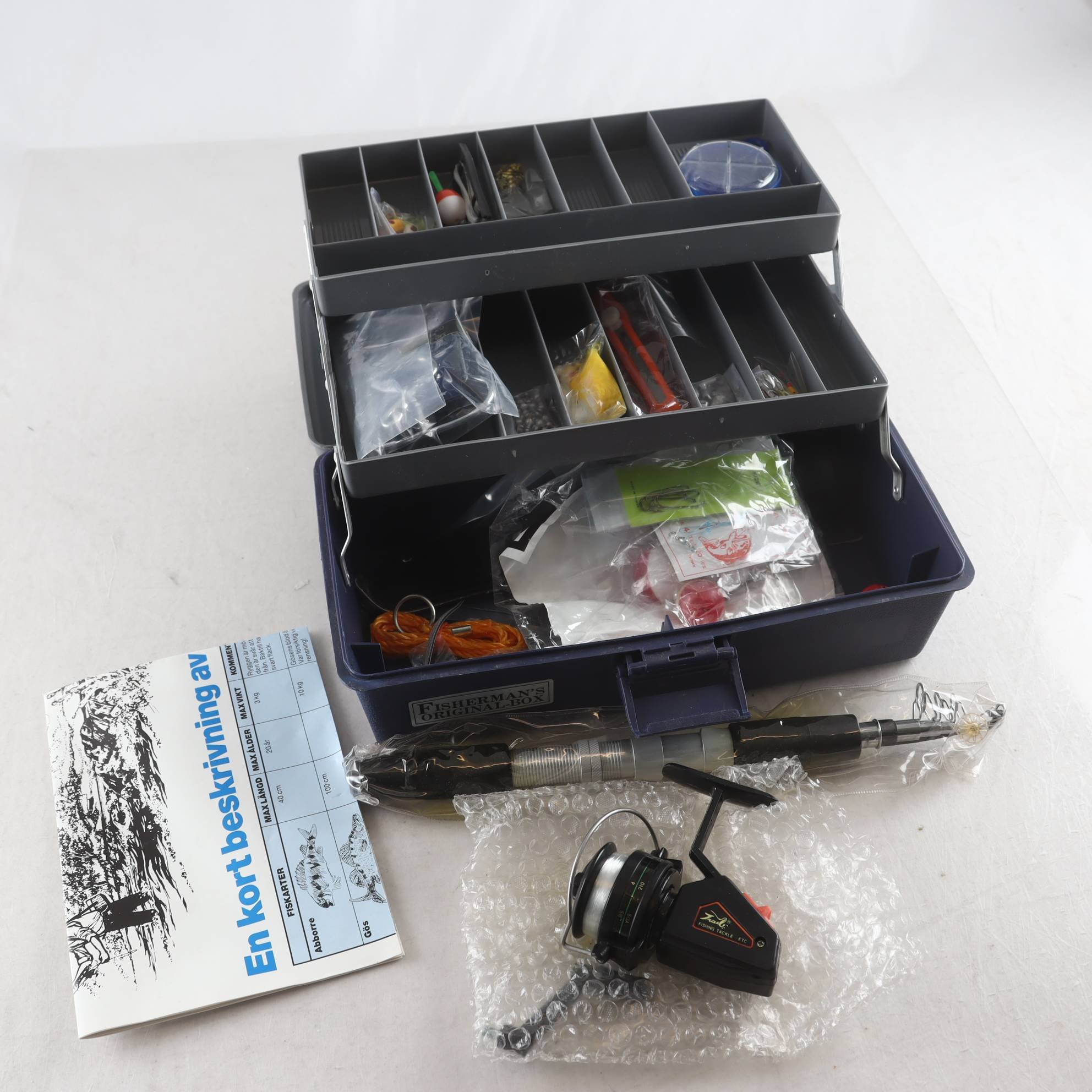 Låda med fiskedrag m.m. Samfraktas ej.