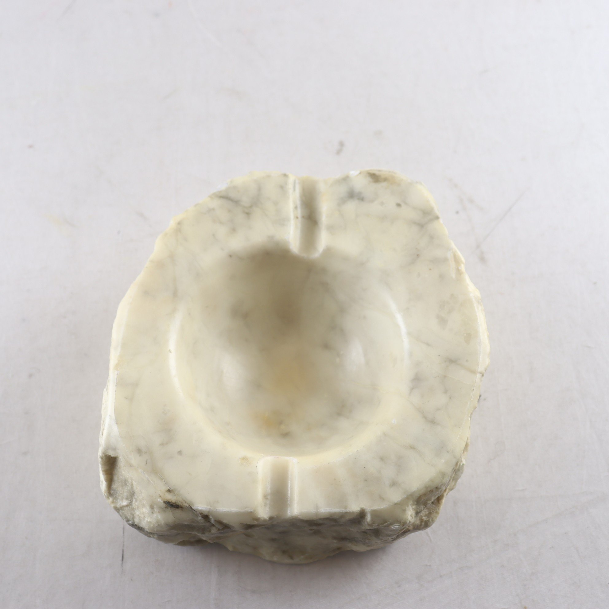 Askfat, marmor, 1900-tal.