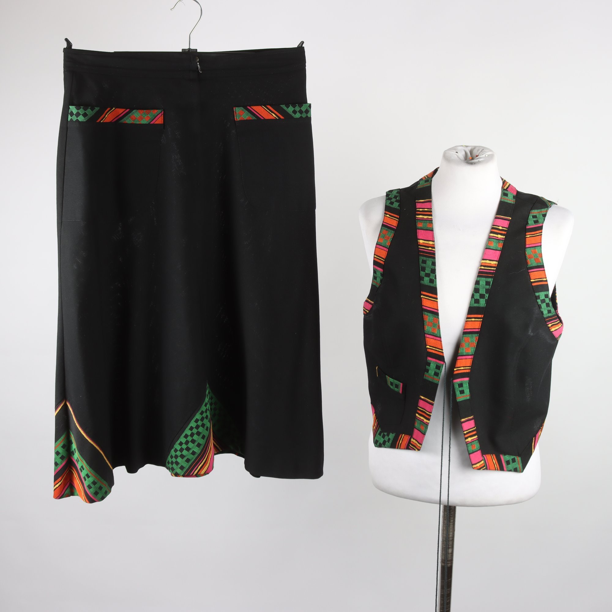 Kjol och väst, Arola, Finland, svart, stl. M.