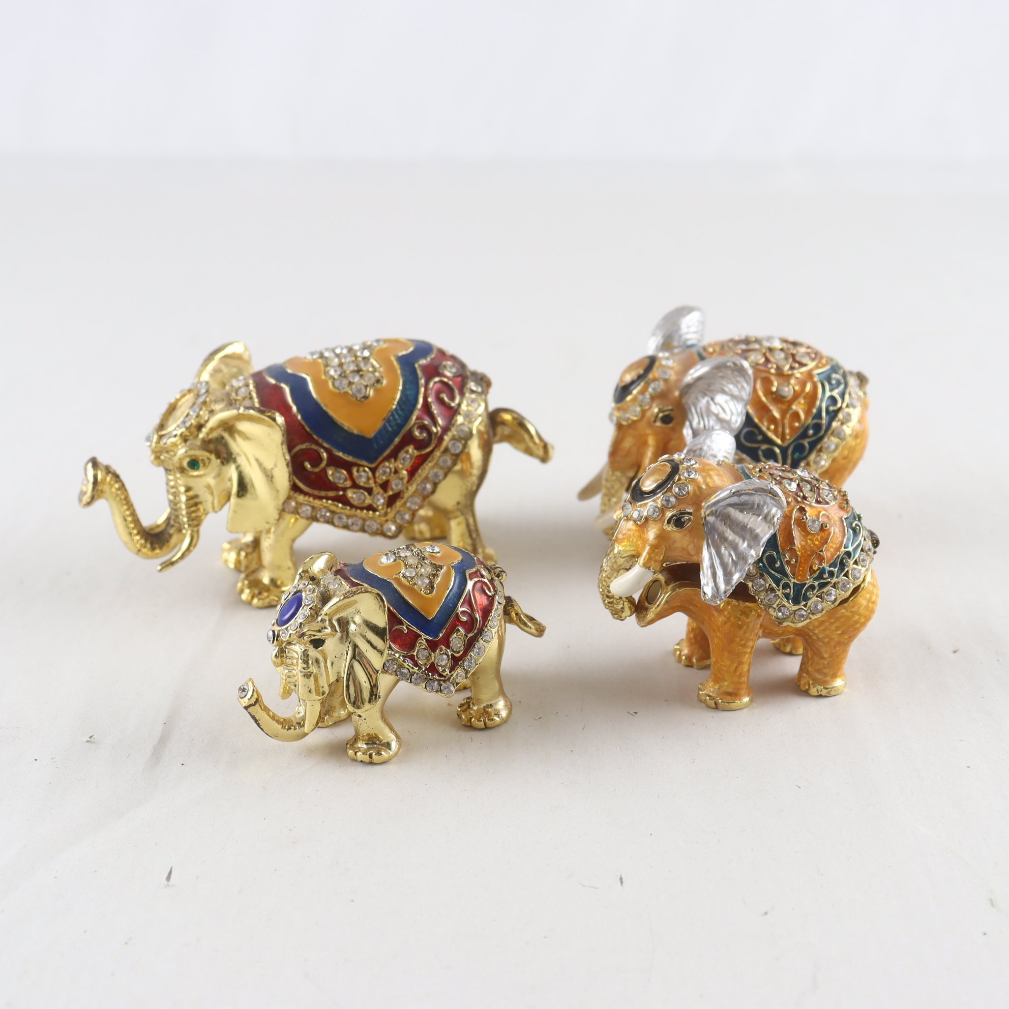 Prydnadsaskar, Juliana Mallard, elefanter