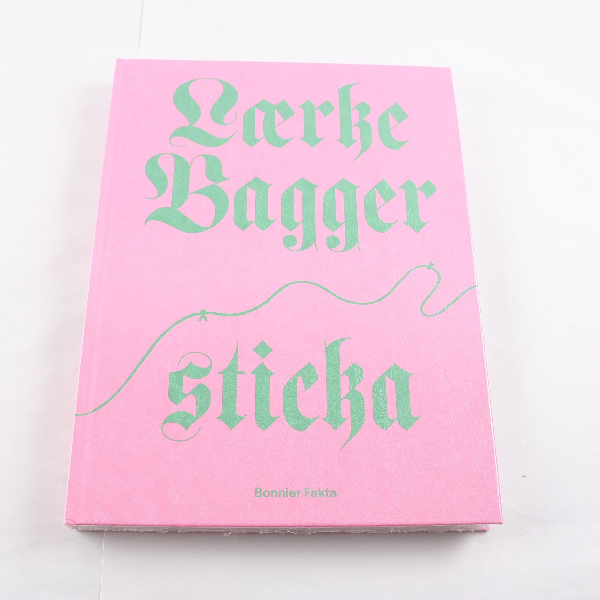 Laerke Bagger, Sticka (oöppnad)