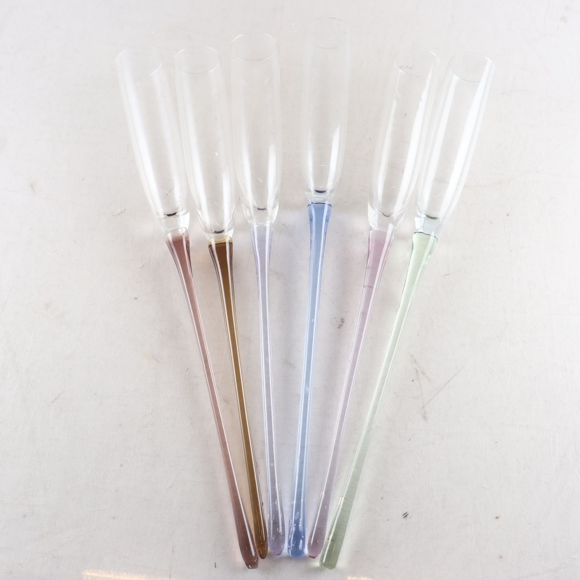 Champagneflöjter utan fot, färgat glas, 6 st. Endast avhämtning.