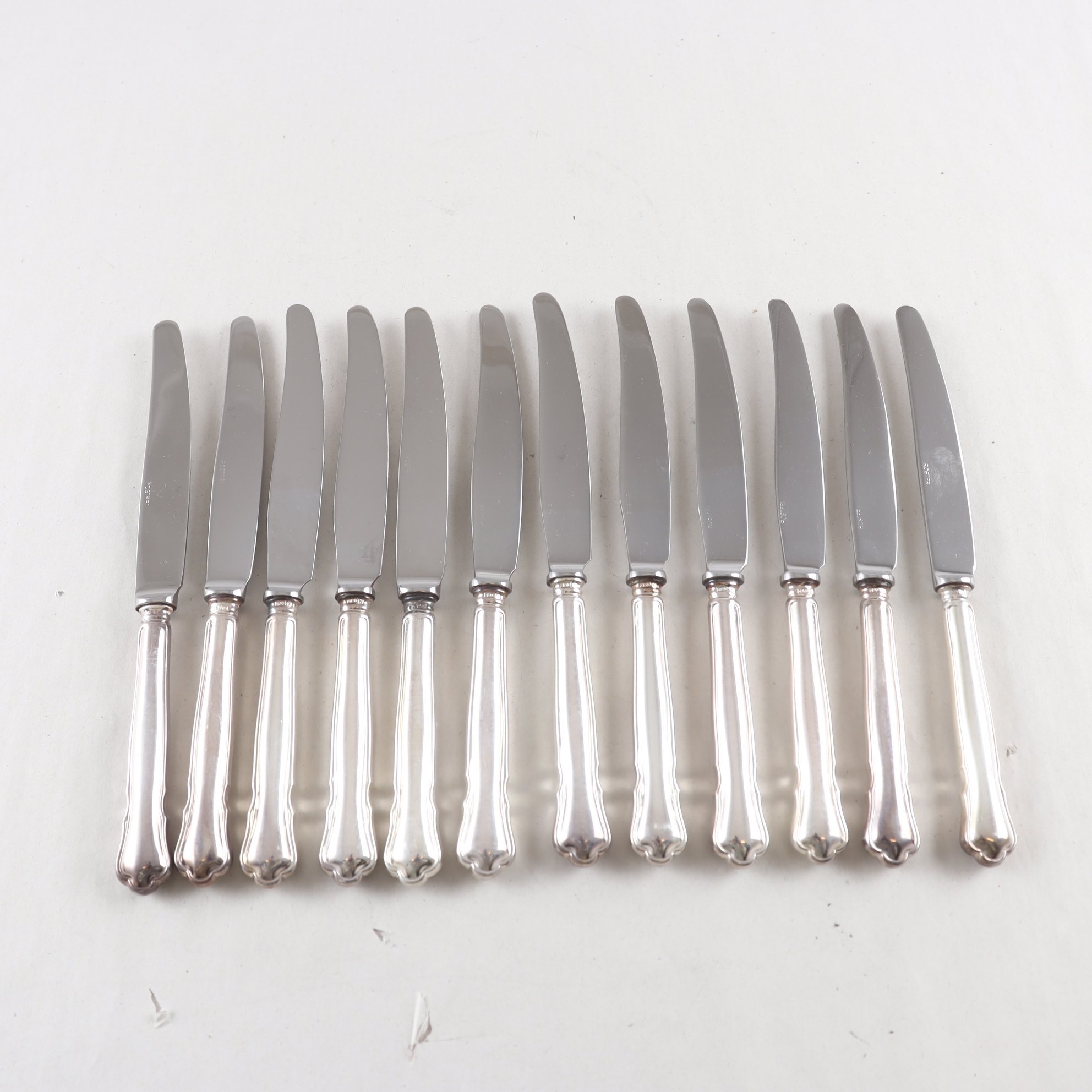 Knivar, rostfritt stål med silverhandtag, kattfot, GAB