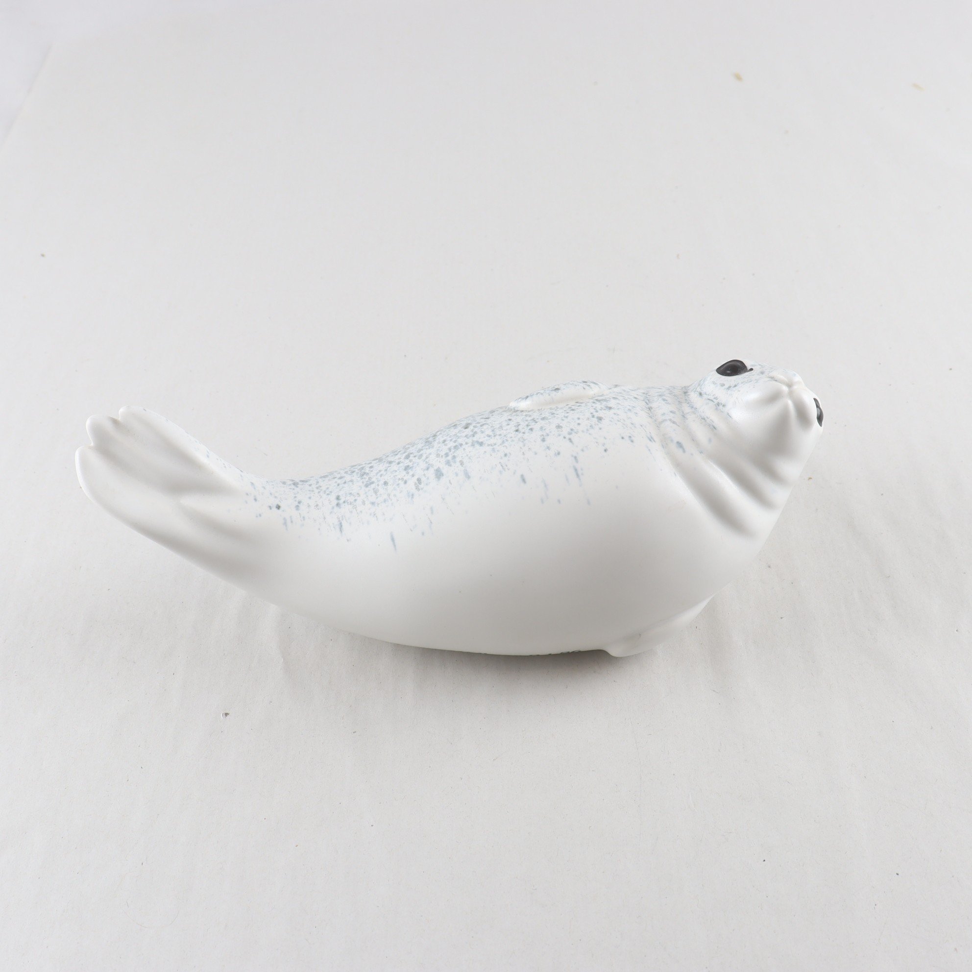 Figurin, keramik, säl, Paul Hoff, Gustavsberg. Samfraktas ej