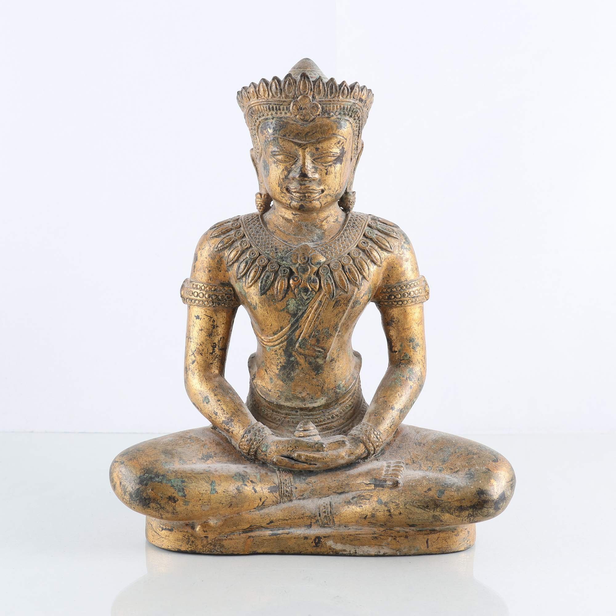 Sittande Buddha, brons, Kambodja, 1900-tal. Samfraktas ej.