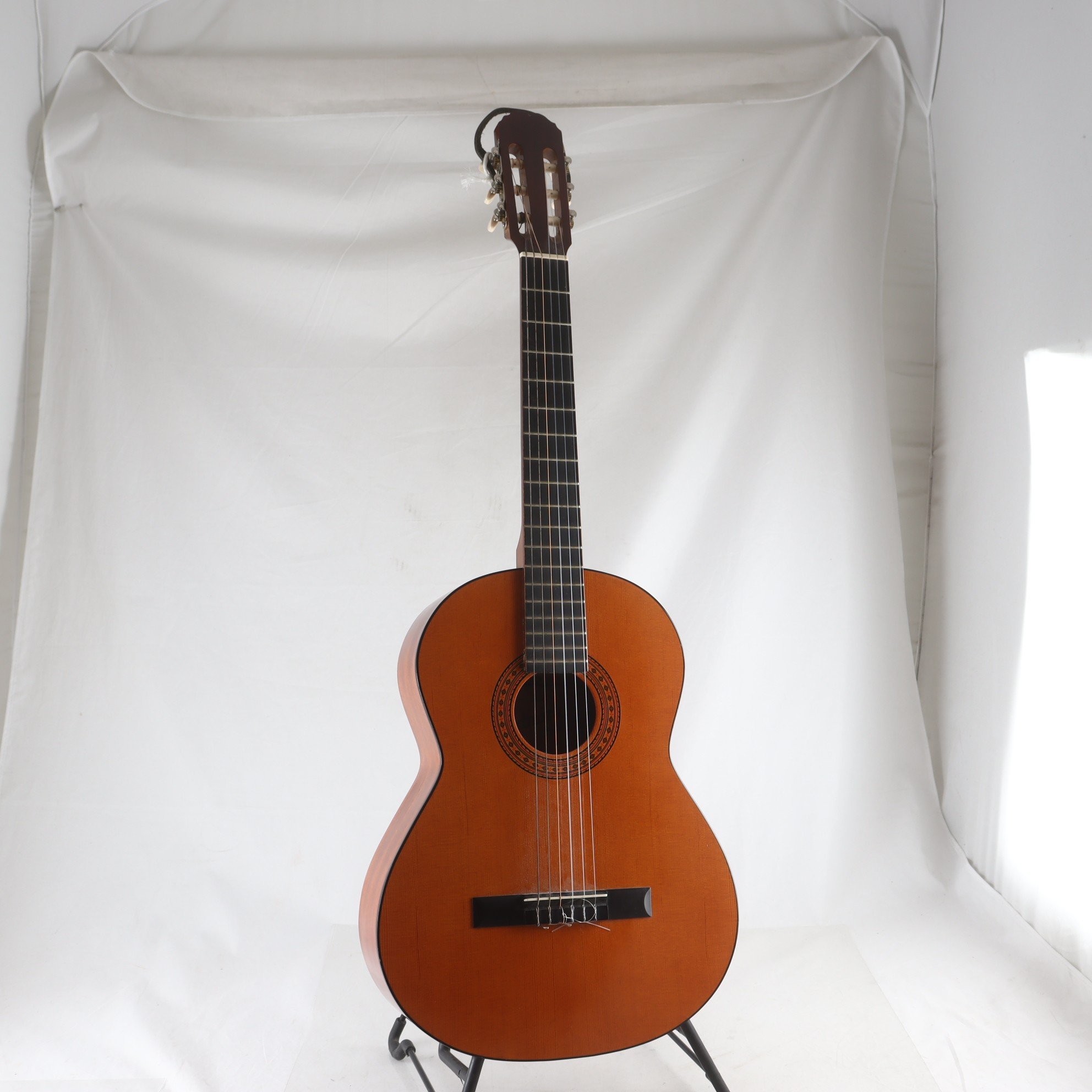 Akustisk gitarr, Admira. Endast avhämtning.