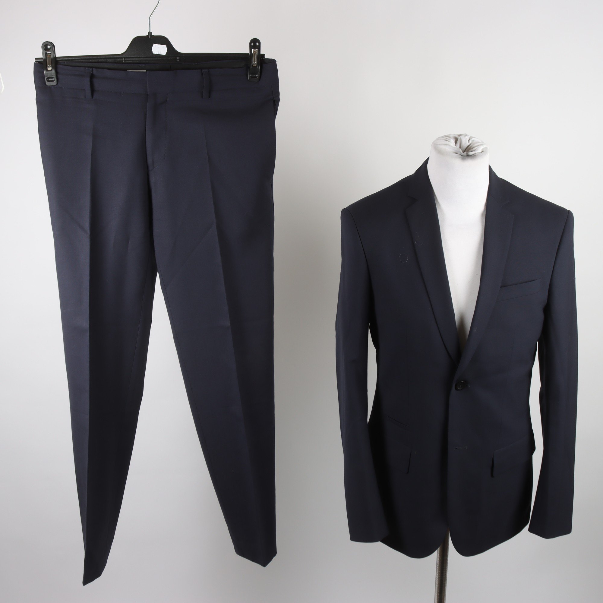 Kostym, Filippa K, blå, stl. 46/48.