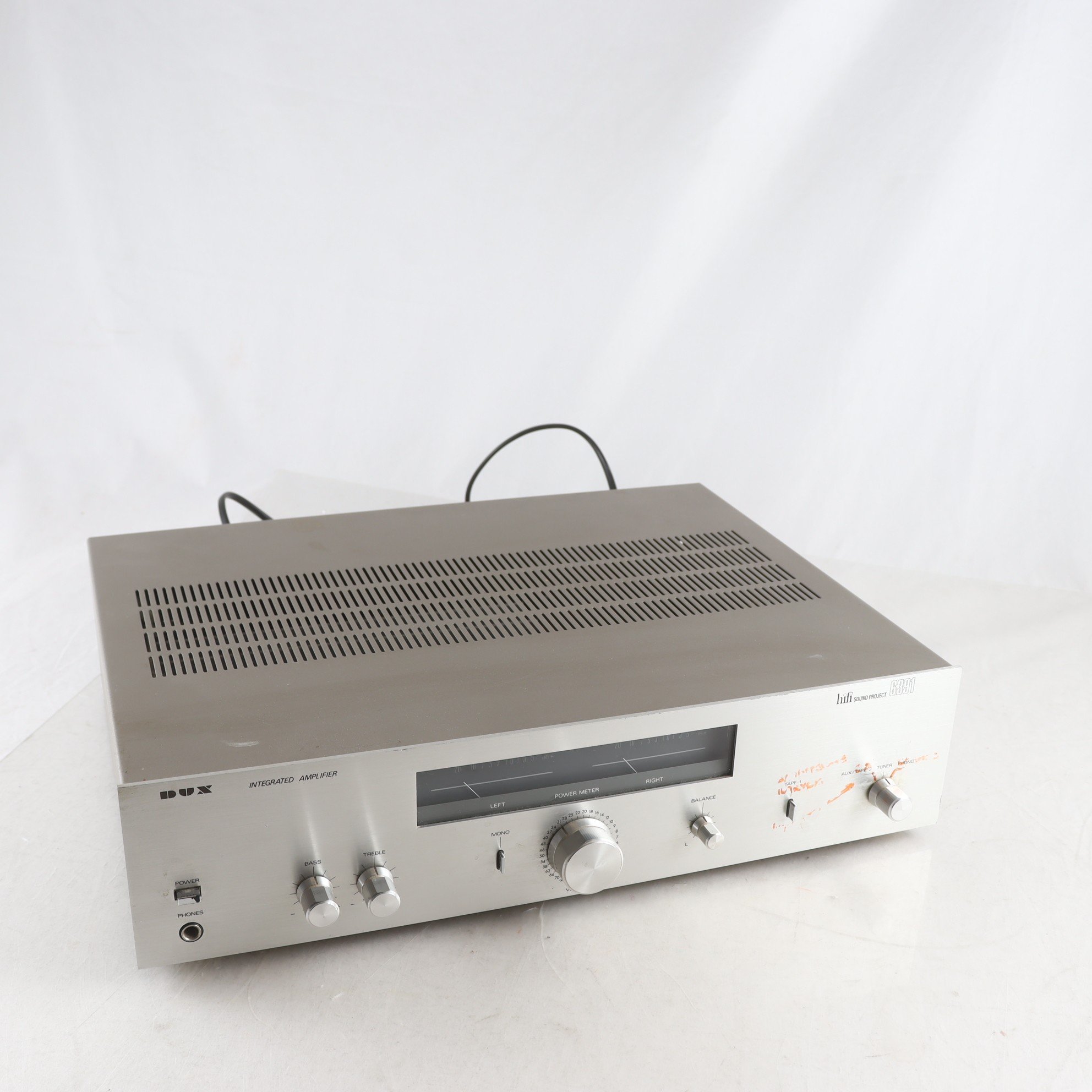 Dux, integrated amplifier 6391. Samfraktas ej.