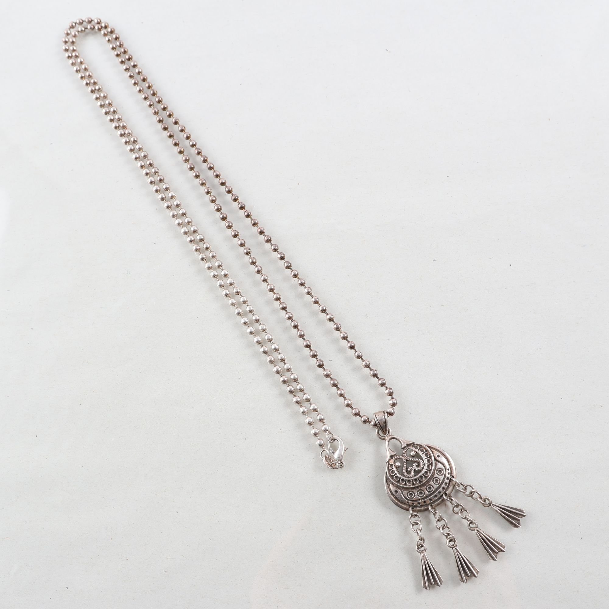 Halsband & hänge, silver, vikt: 27.8g