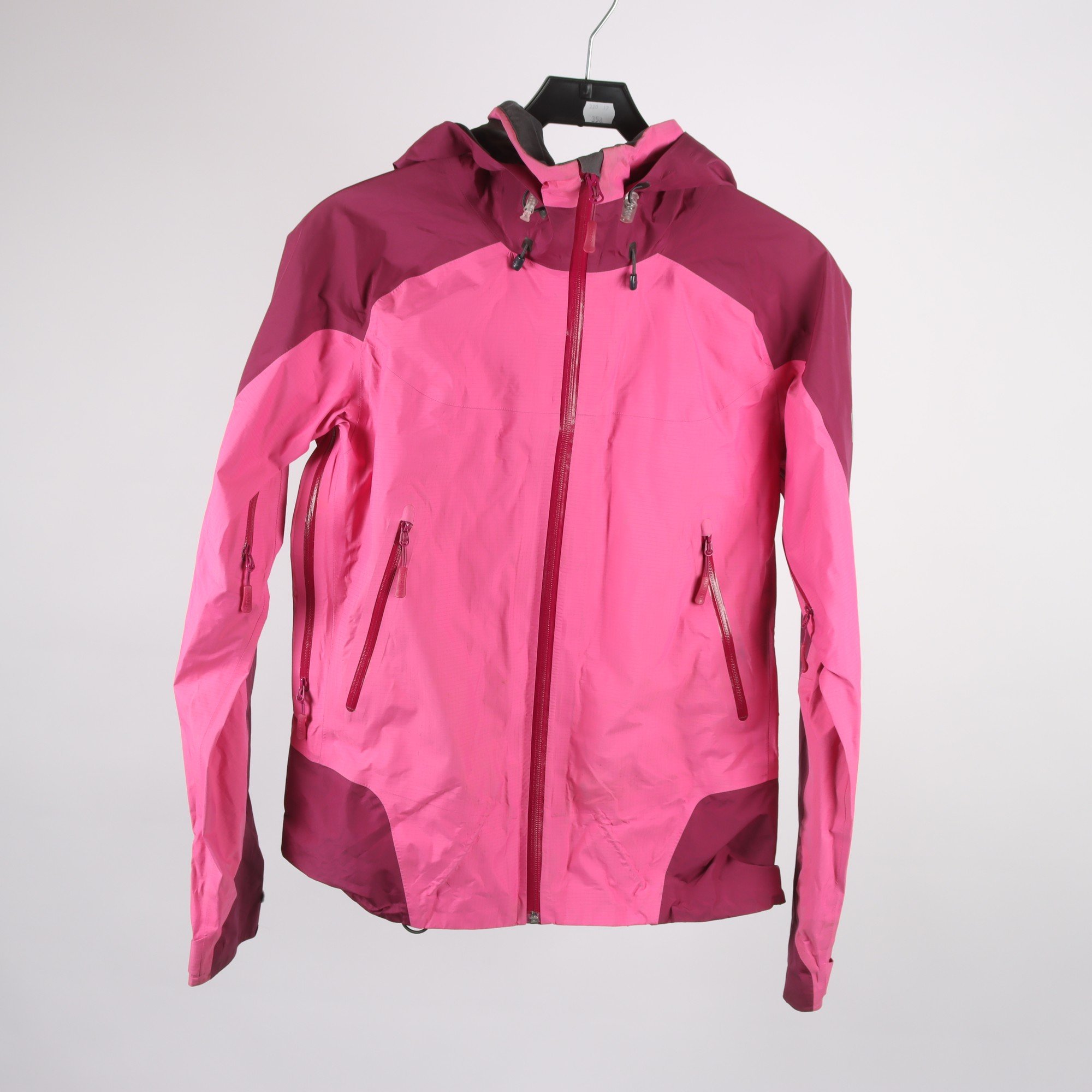 Vindjacka, Norrøna, Falketind, rosa, stl. ca. S/M.