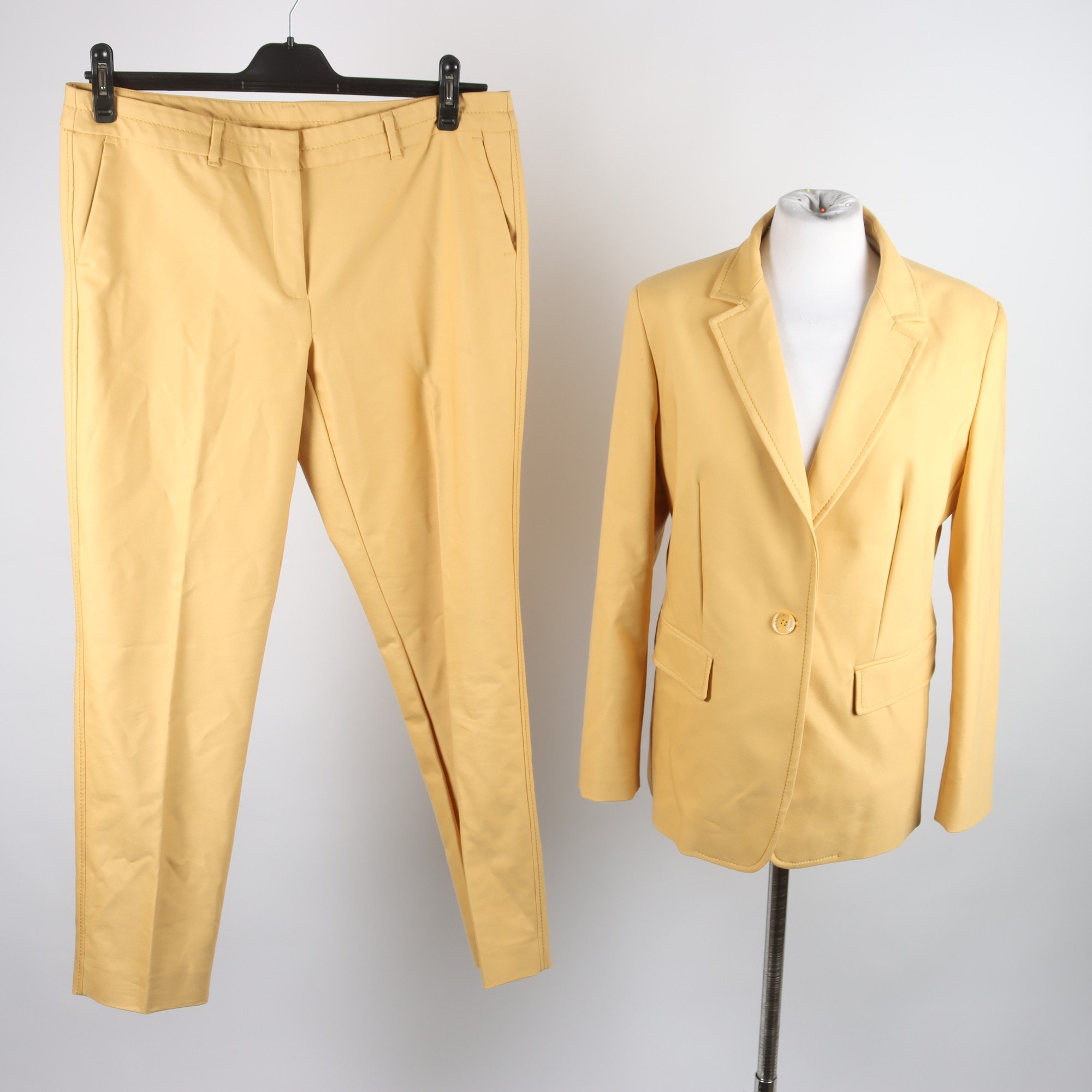 Kostym, Marella, senapsgul, stl. 40.