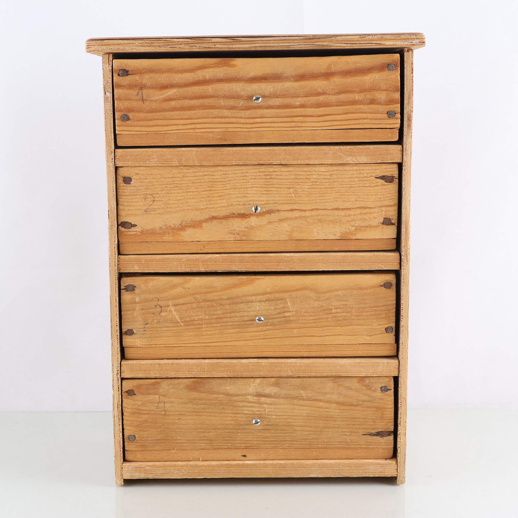 Byrå, smyckesskrin, allmoge. Samfraktas ej. Samfraktas ej.