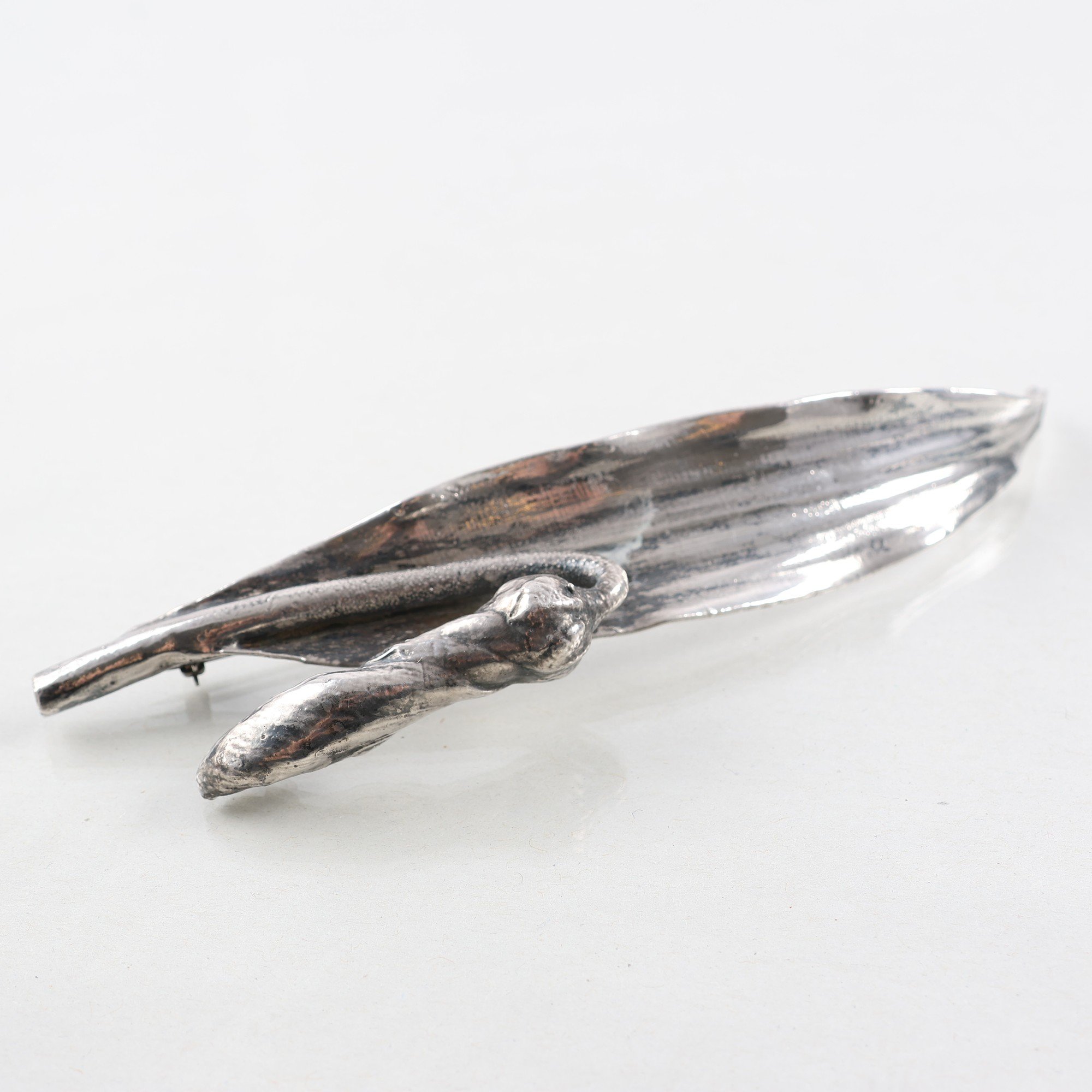 Brosch, silver, växtmotiv, vikt: 21.7g