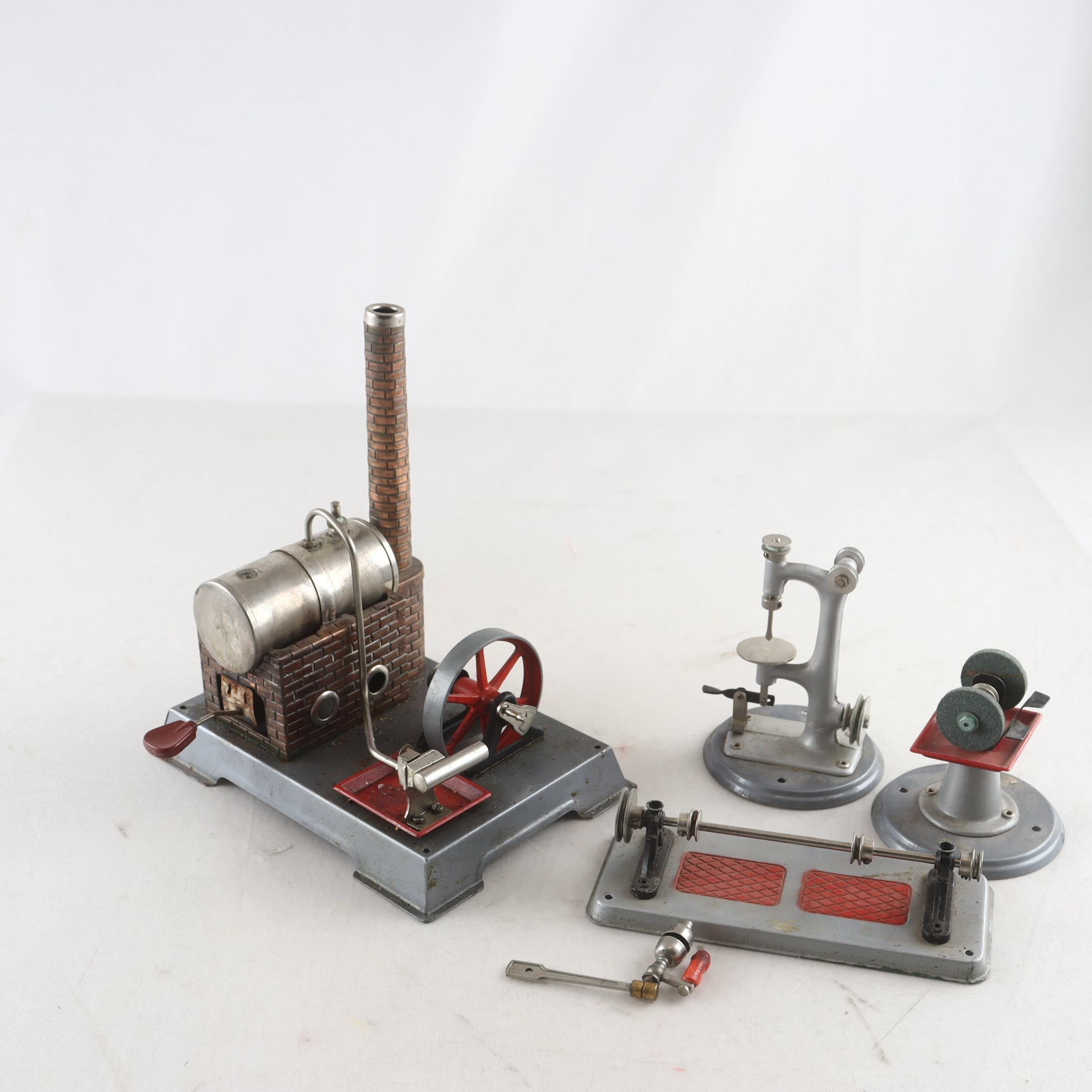 Ångmaskin, Wilesco germany, med extra tillbehör. Samfraktas ej.