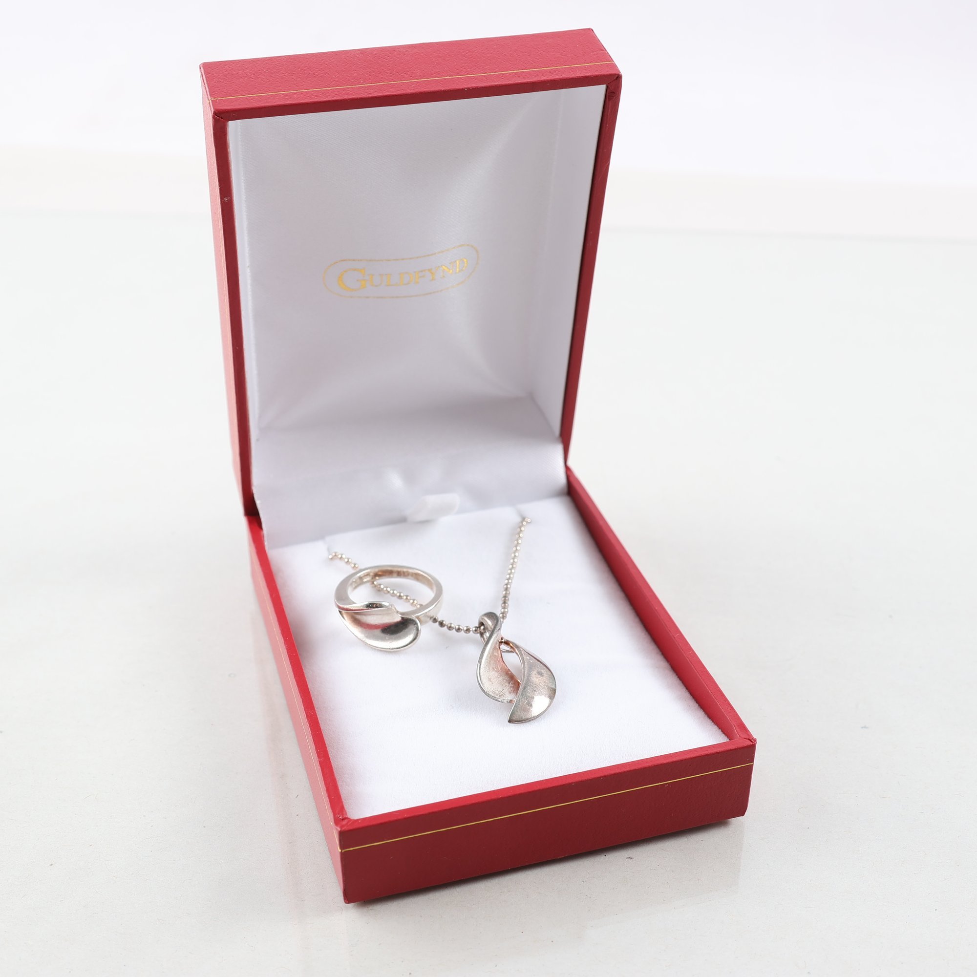 Smyckesset, halsband & hänge, ring, silver, vikt: 11.7g