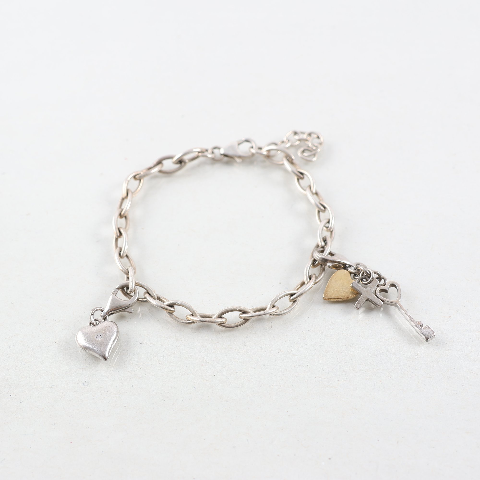 Armband, silver, två berlocker, brv: 12.2g