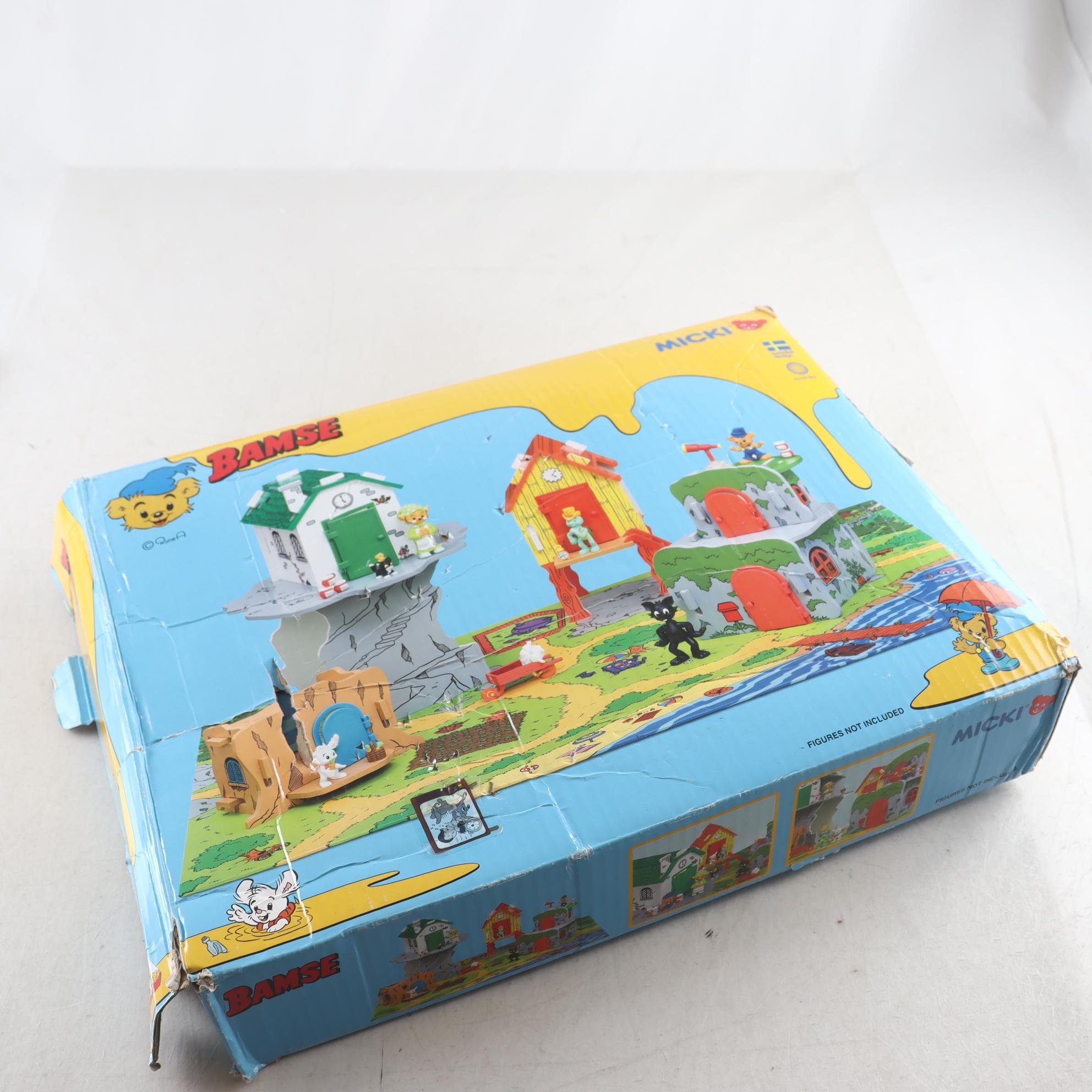 Byggsats, Bamse, trähus med figurer. Samfraktas ej.