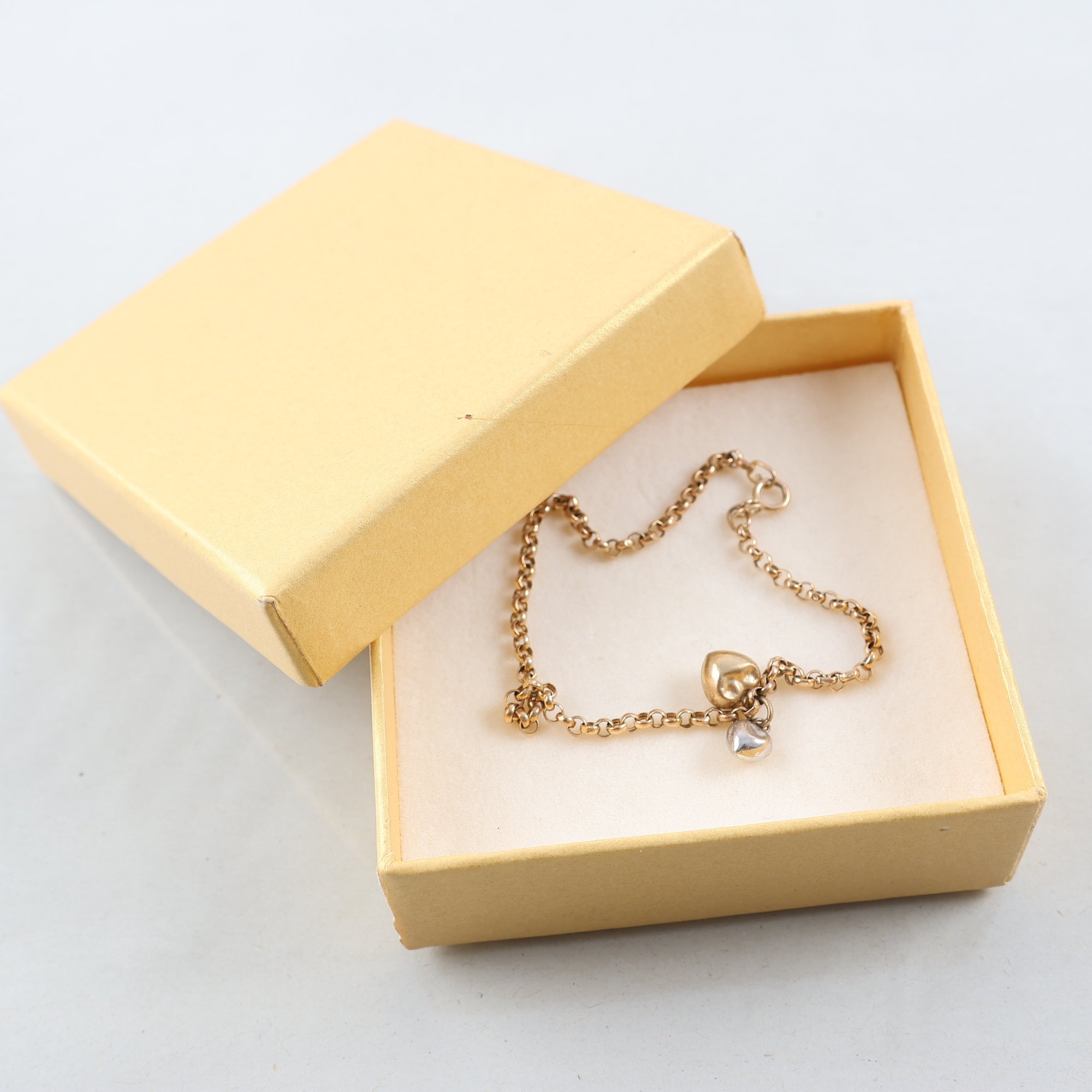 Armband, guld 9K, hjärtan, vikt: 1.3g