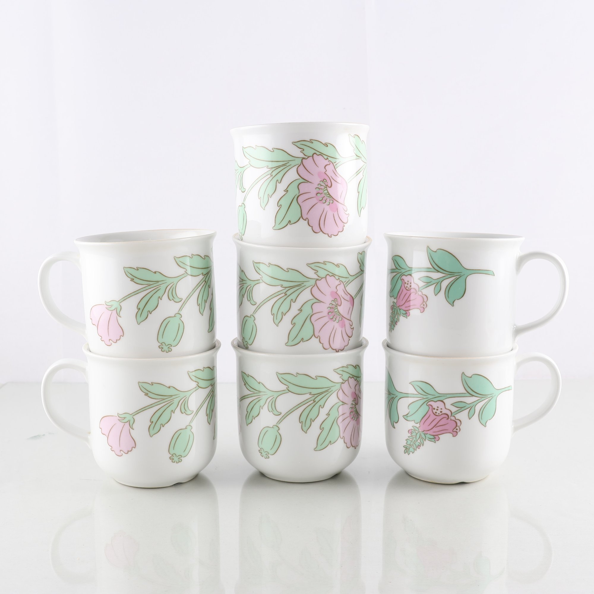 Muggar, porslin, Pia Rönndahl för Apoteket, Rörstrand. Samfraktas ej.