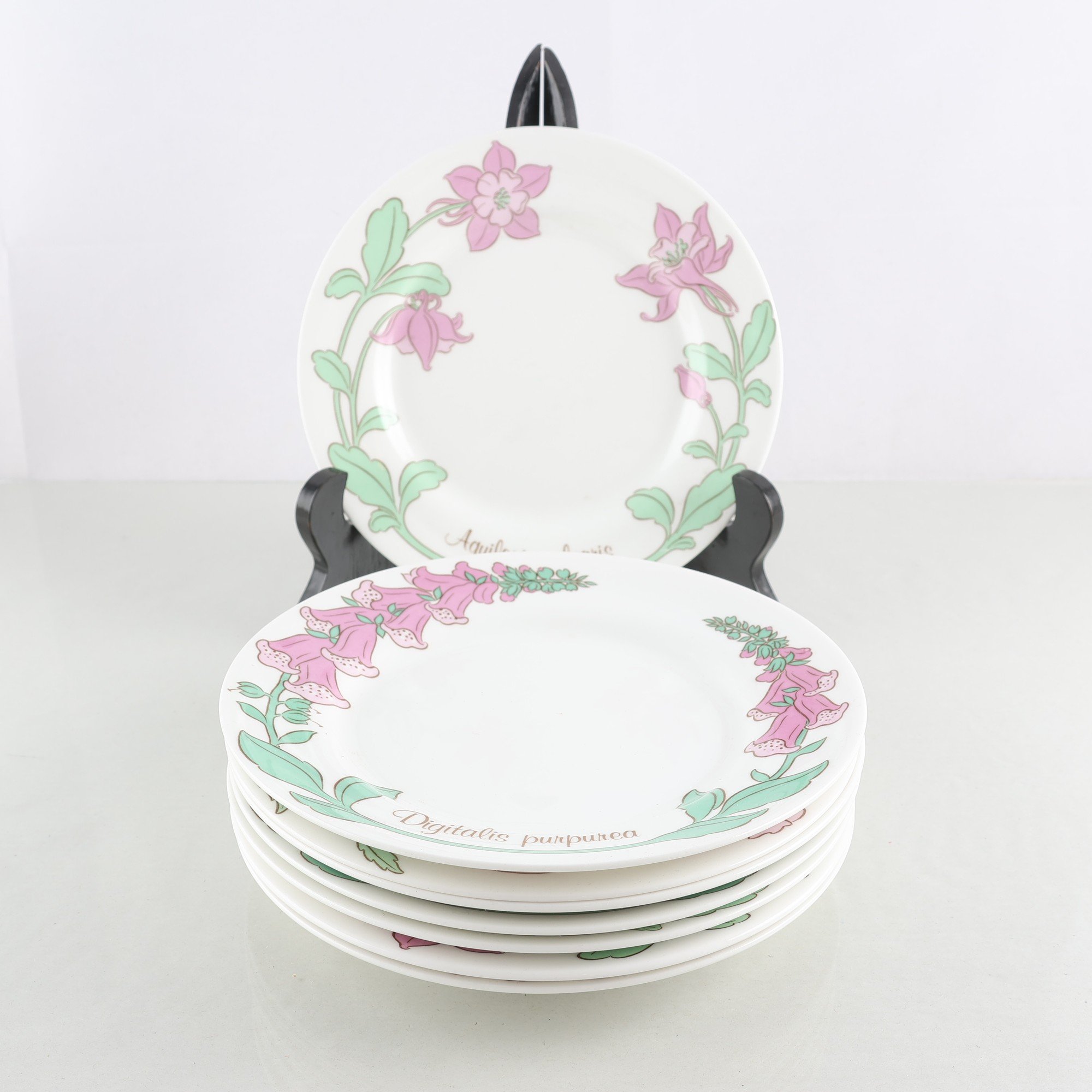 Assietter, Pia Rönndahl för Apoteket, Rörstrand. Samfraktas ej.