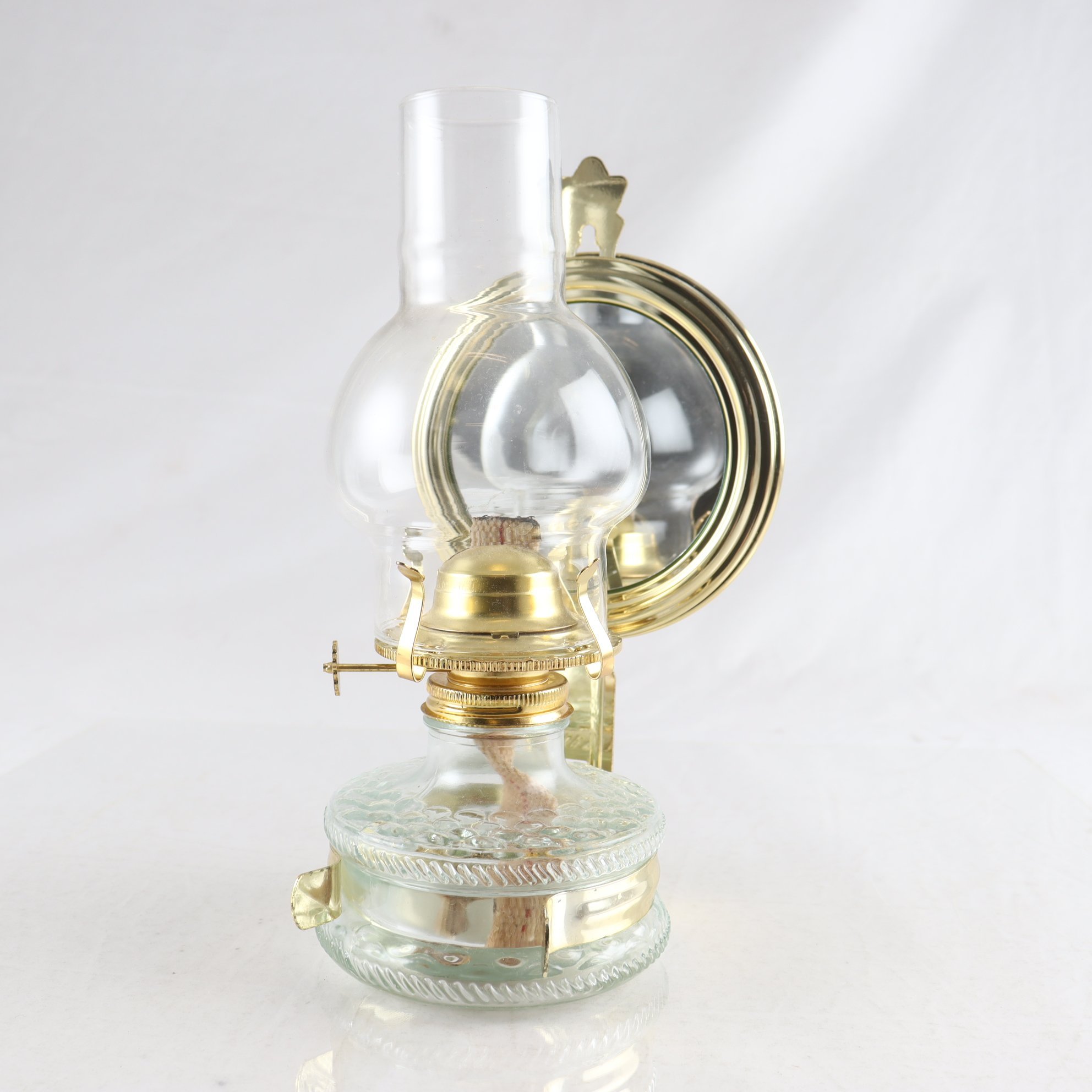 Oljelampa, metall & glas. Samfraktas ej.