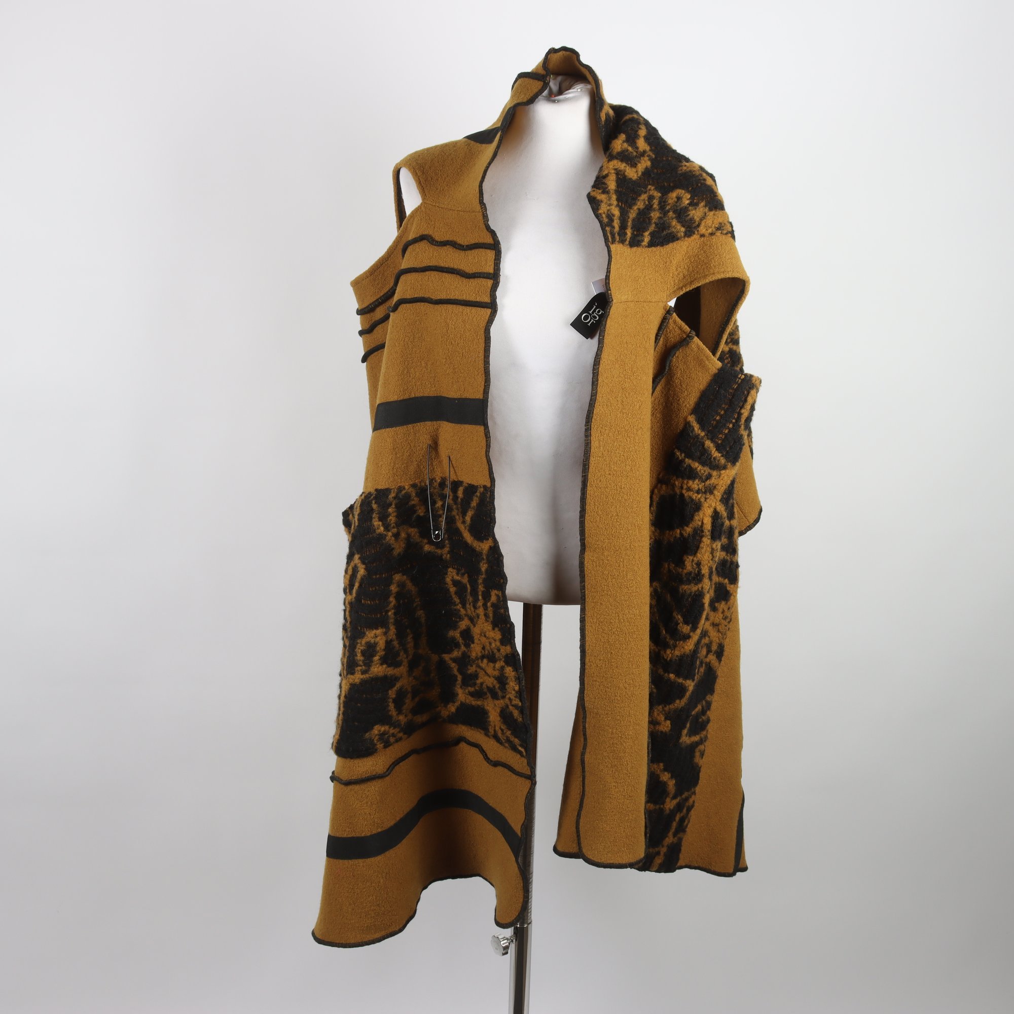 Väst, Igor, senapsgul, svart, 100% ull, stl. S/M.