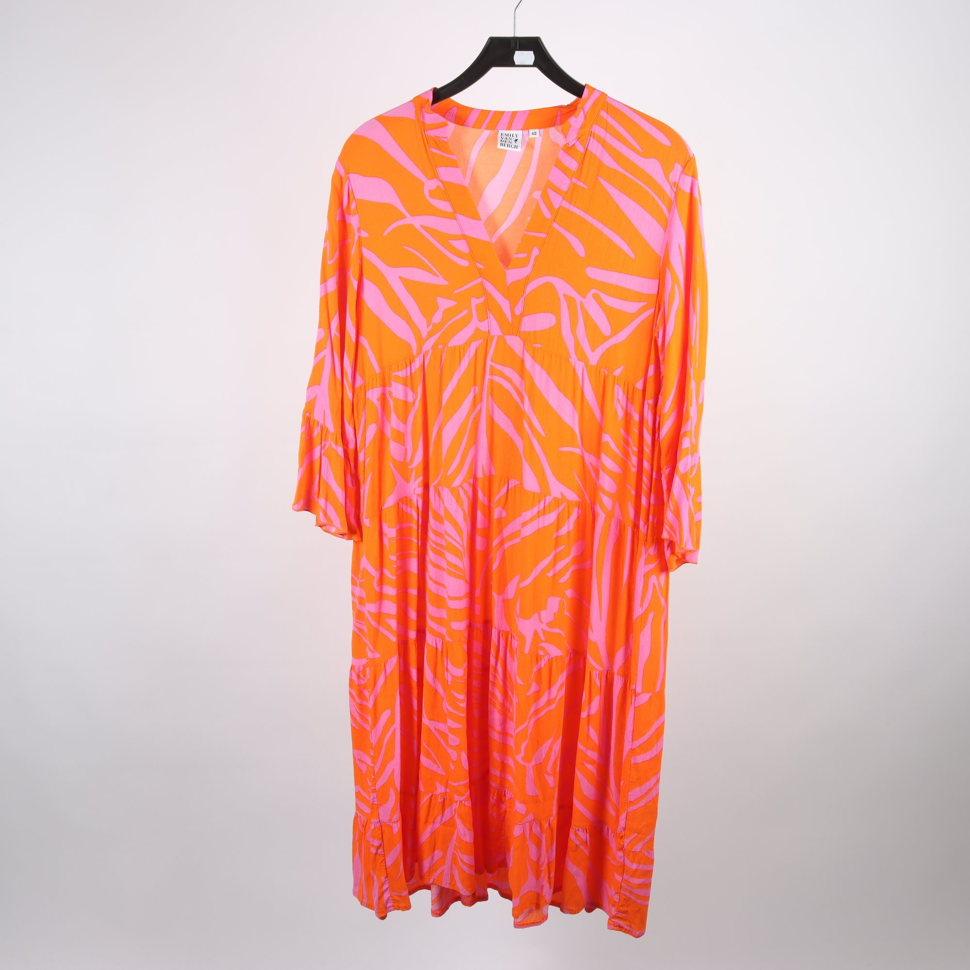 Klänning, Emily Vandenbergh, orange, lila, stl. 42.