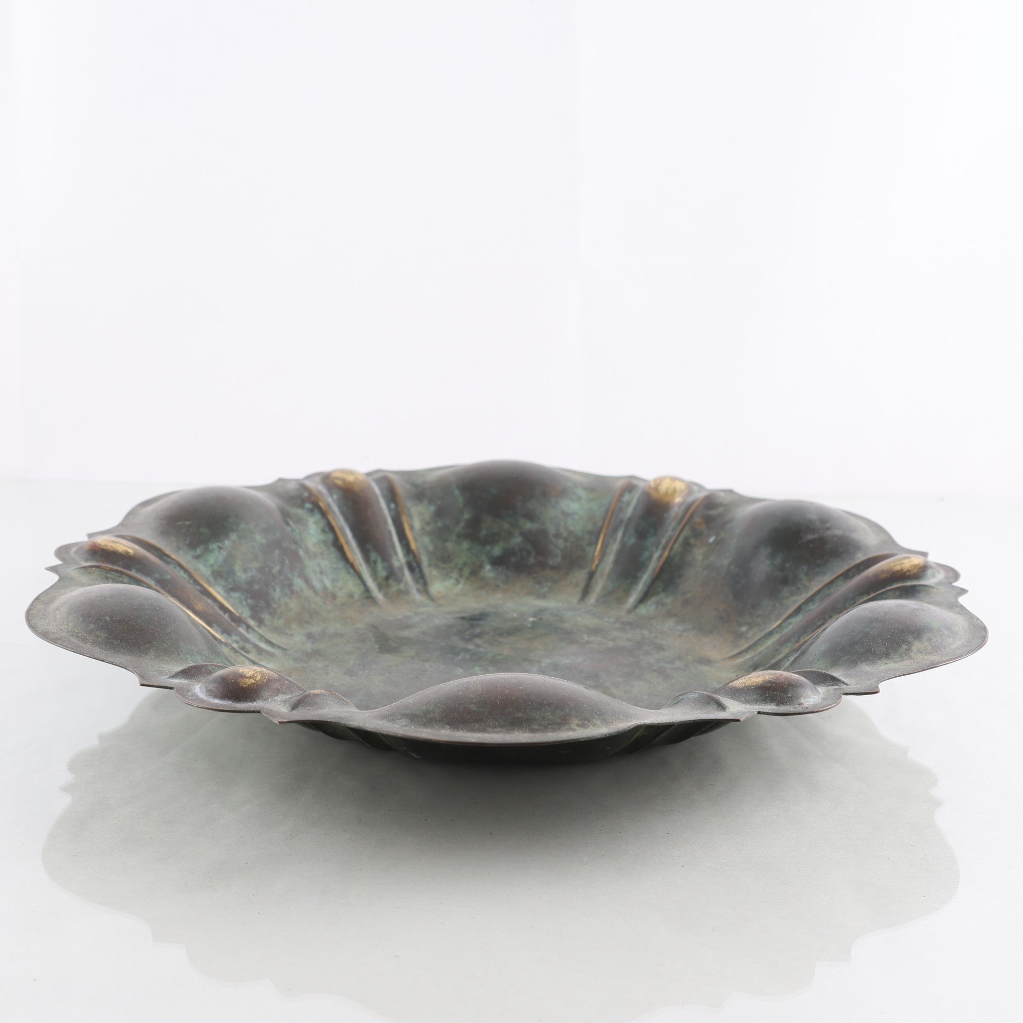 Skålfat, patinerad koppar, Italien. Samfraktas ej.