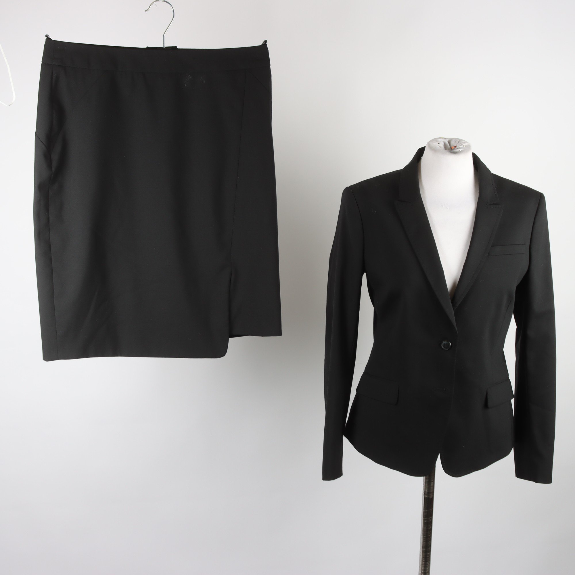 Dräkt, Tiger of Sweden, svart, stl. 38