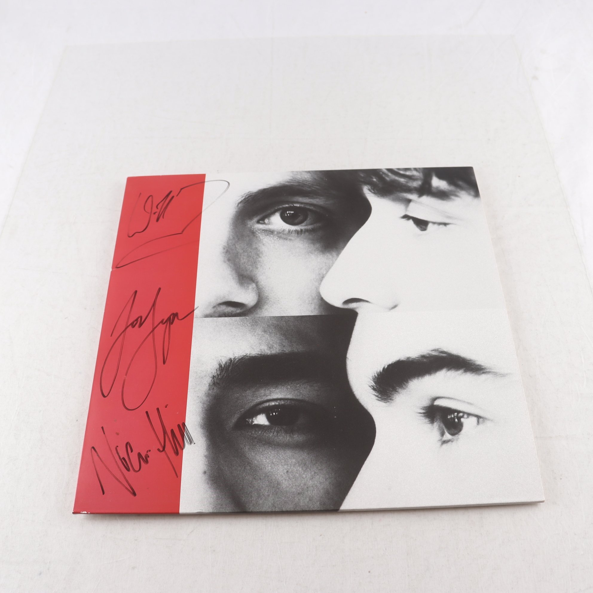 LP Signerad, Flyte, The Loved Ones