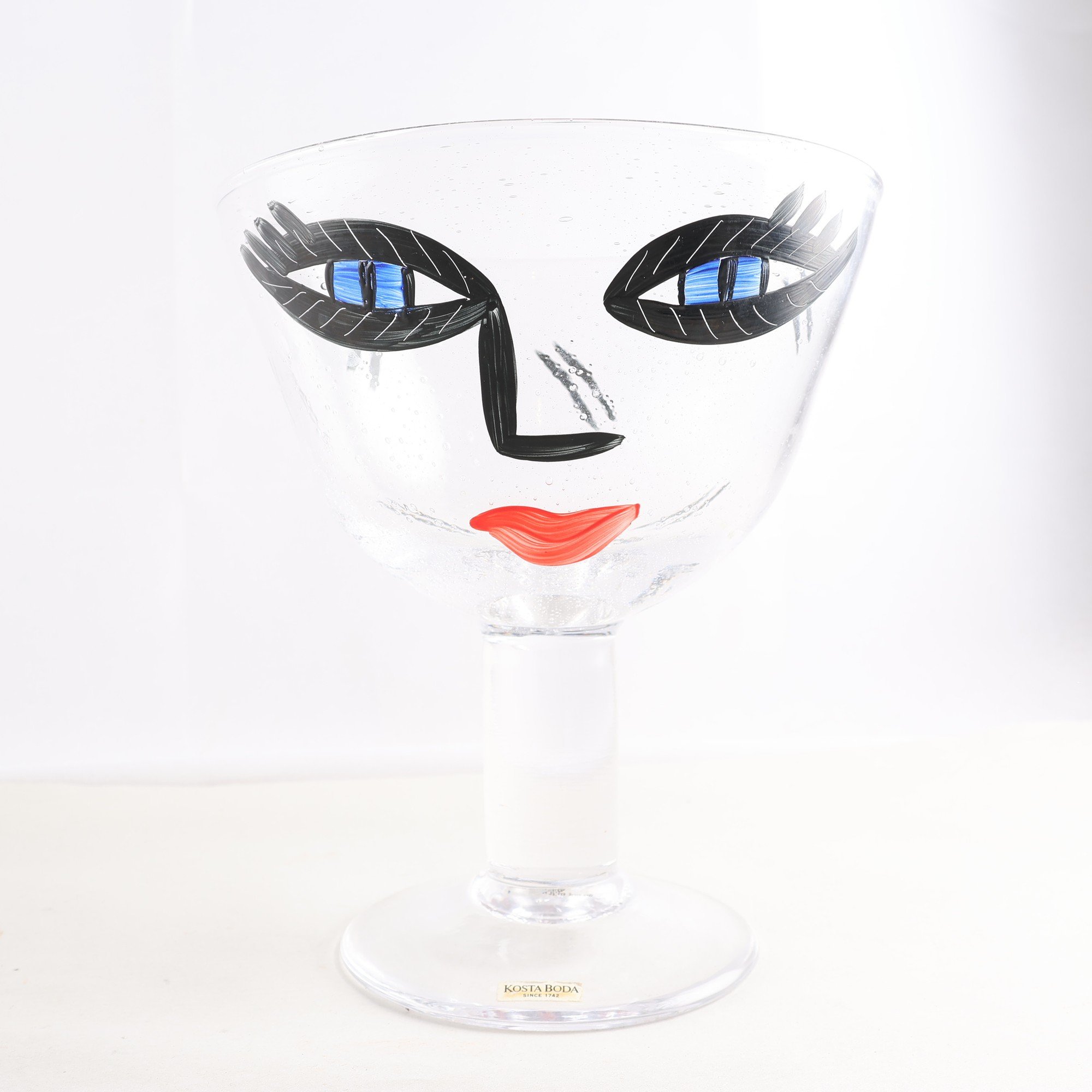 Skål på fot, glas, Ulrika Hydman Vallien, Kosta Boda. Samfraktas ej.