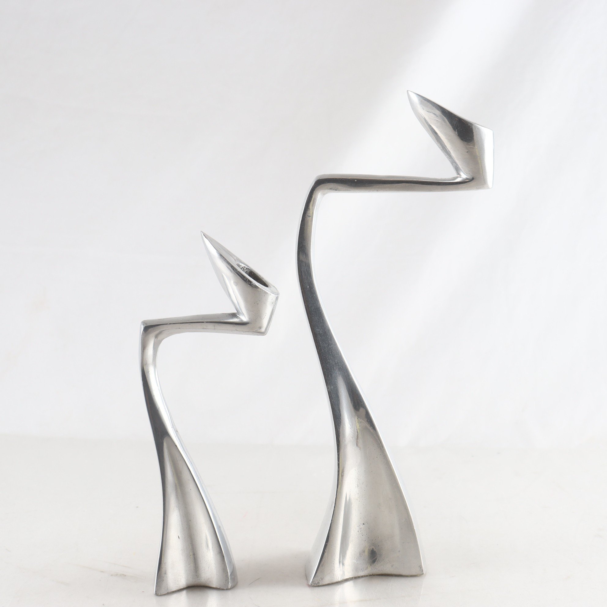 Ljusstakar, 2 st, Matthew Hilton, ”Swan”.