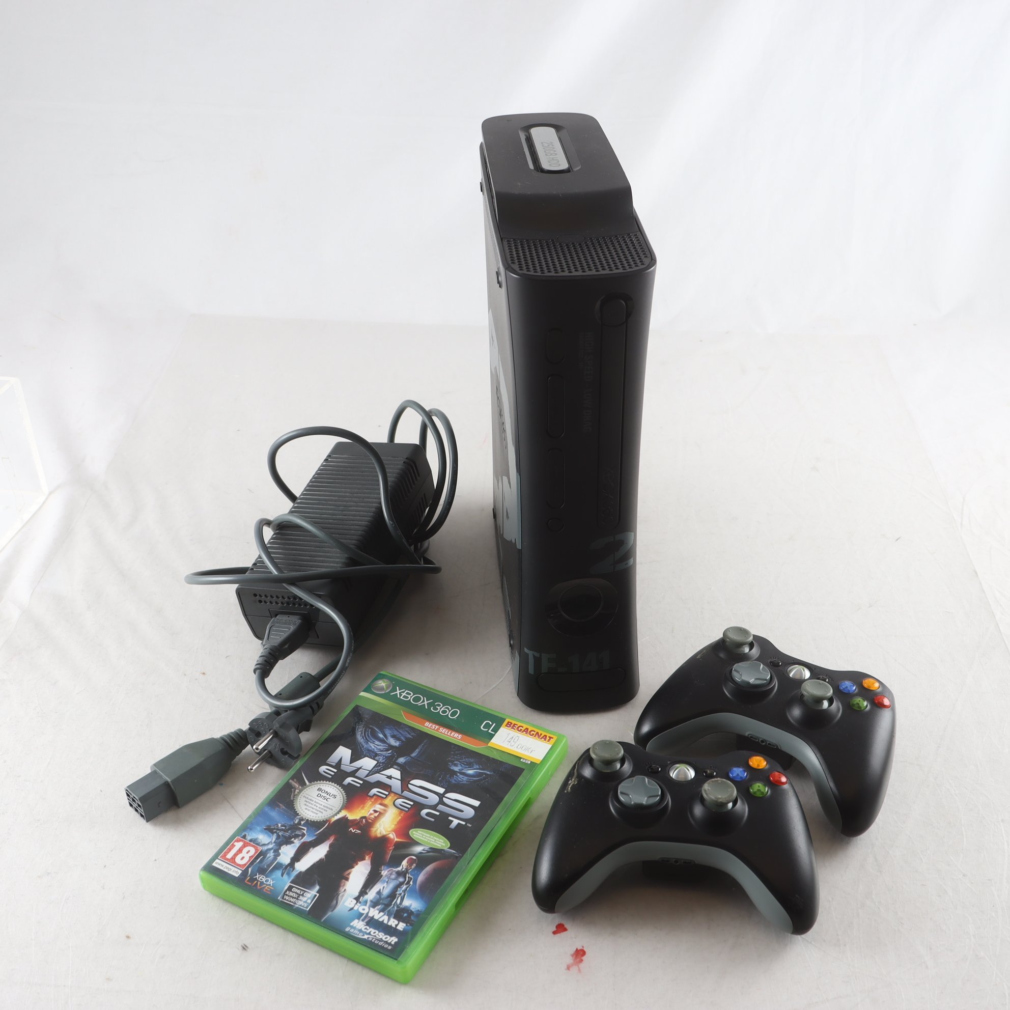Microsoft X-box 360. Samfraktas ej.