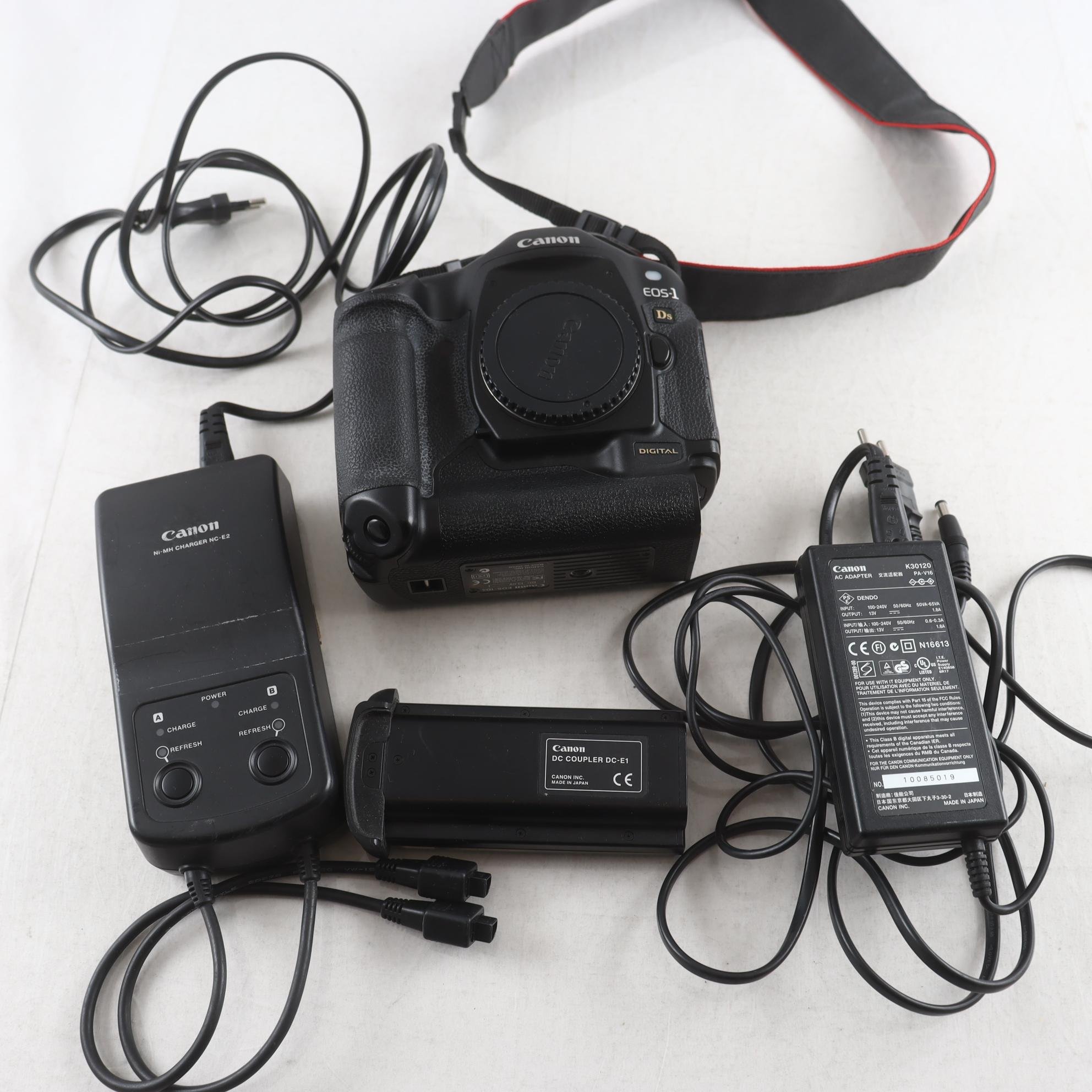 Kamera, Canon EOS-1 DS. Samfraktas ej.