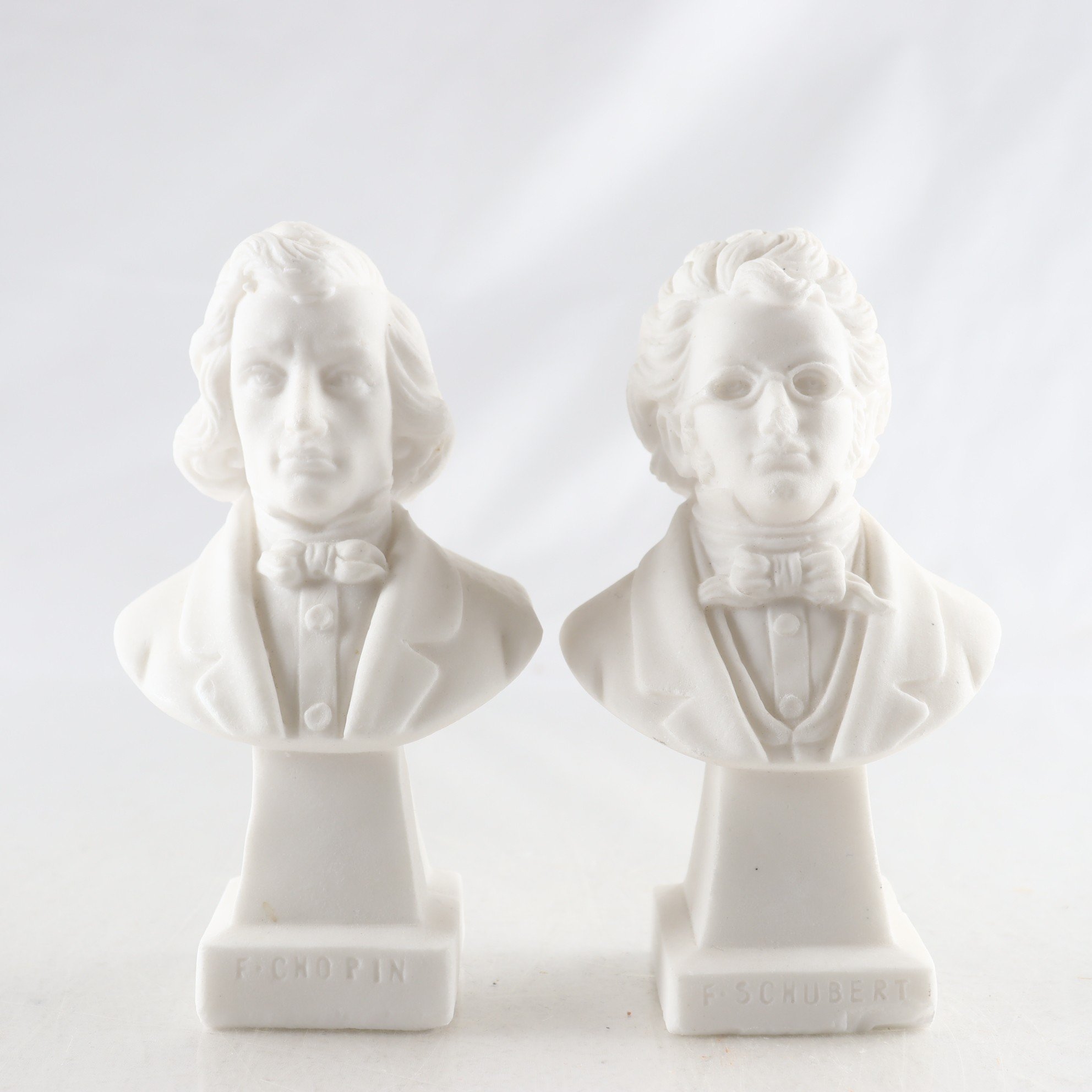 Byster, kompositörer, F. Chopin och F. Schubert, Alabaster