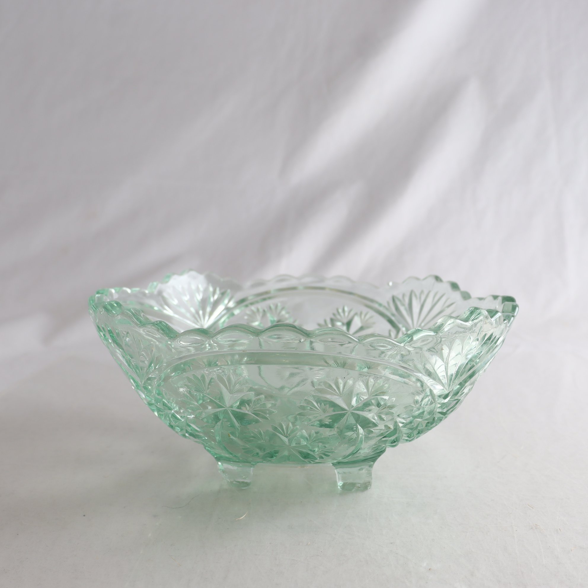 Glasskål, Uranglas, vintage, grönt pressglas.