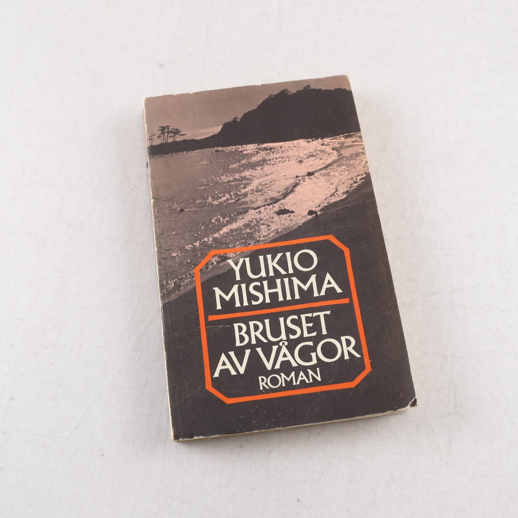 Yukio Mishima, Bruset av vågor
