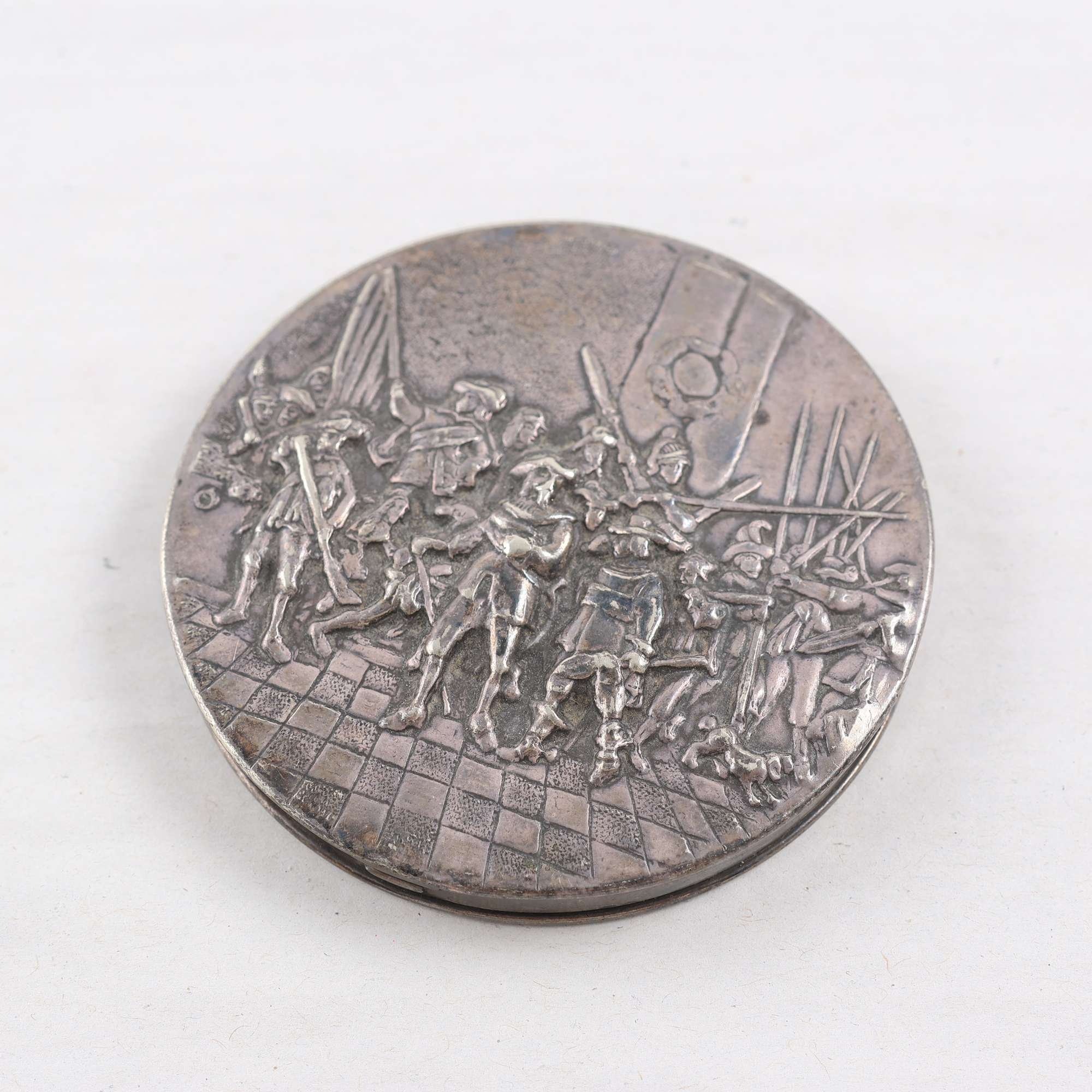 Puderdosa, nysilver.
