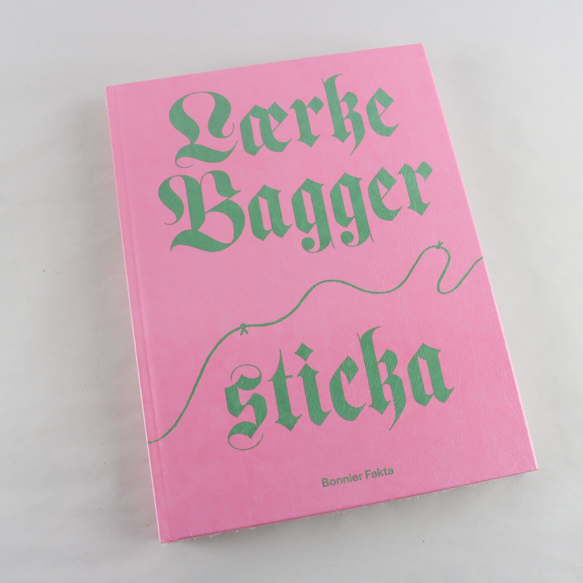 Laerke Bagger, Sticka (oöppnad)