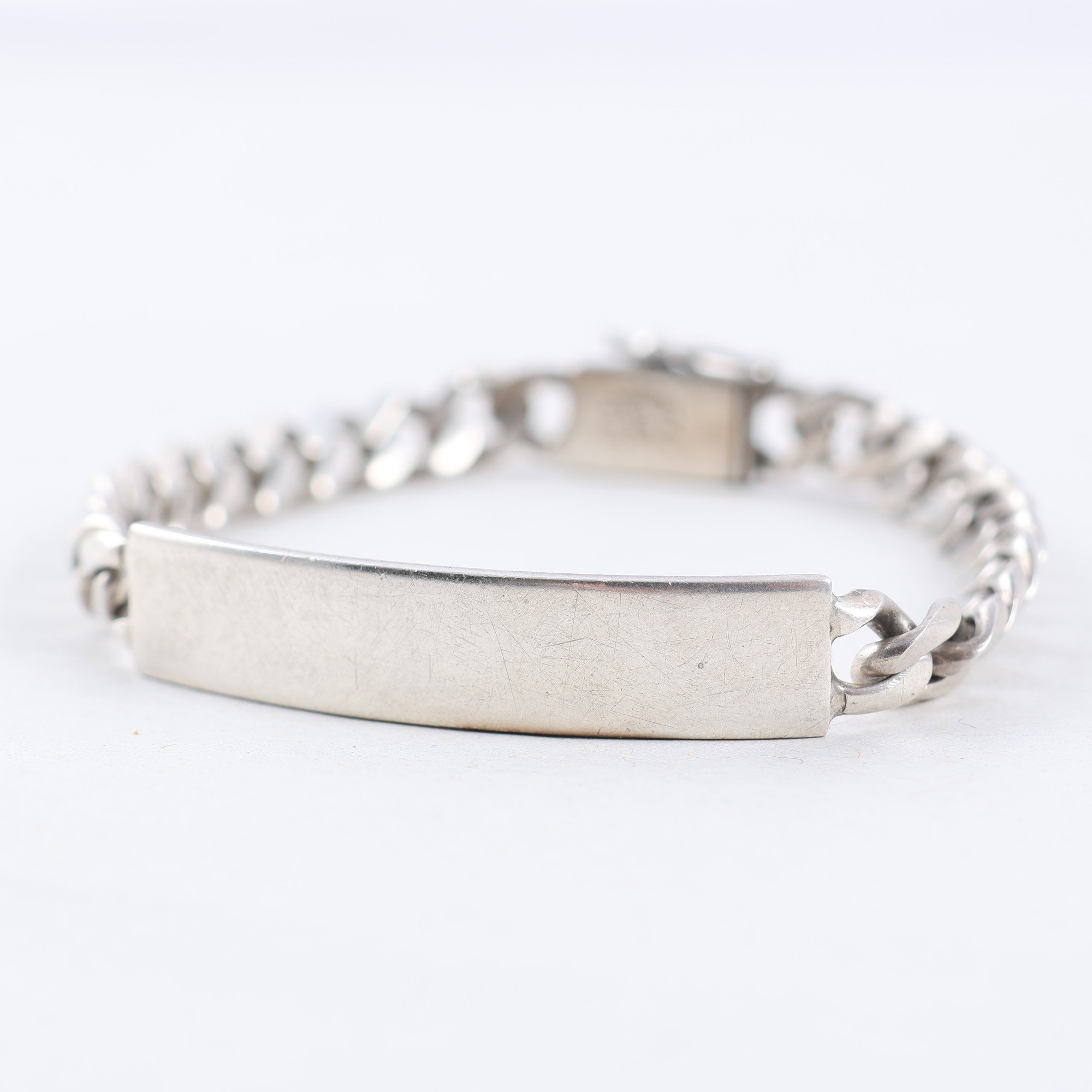 Armband, armlänk m bricka, vikt: 17.3g