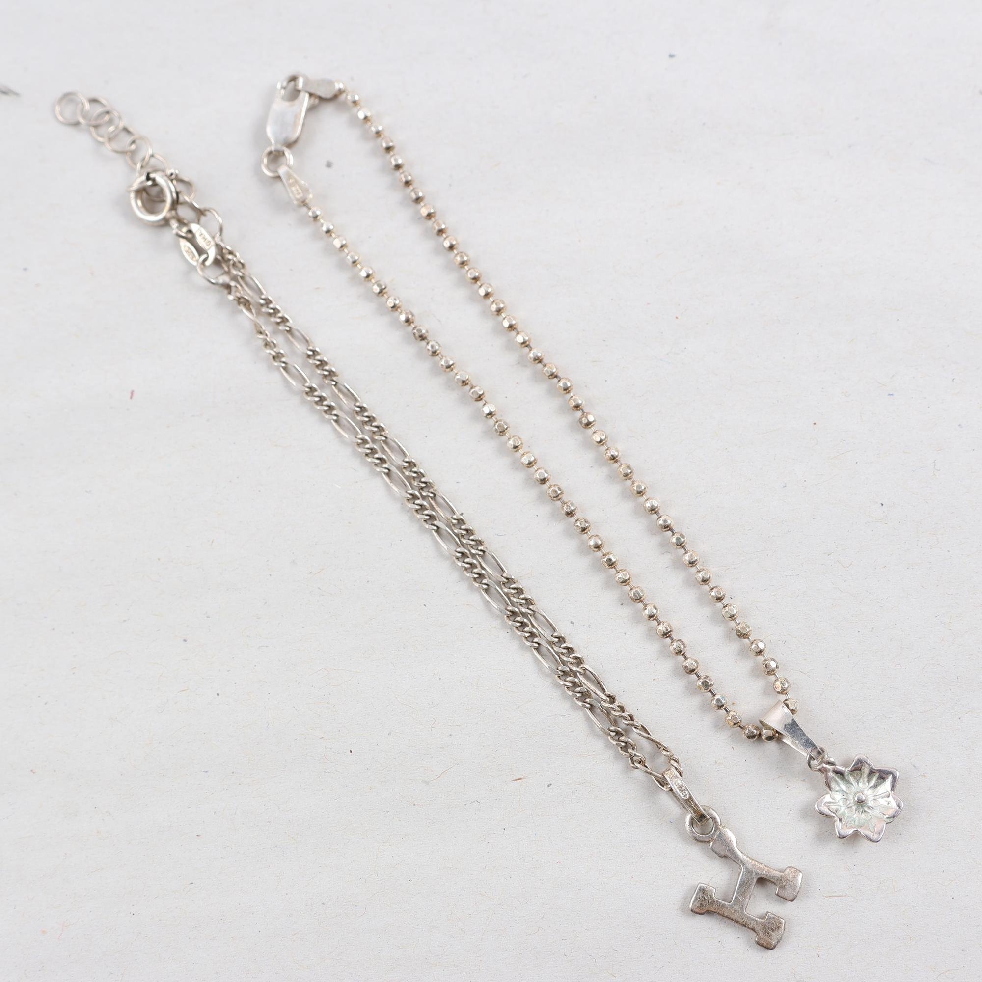 Armband, silver, två stycken med berlock, brv: 4.8g