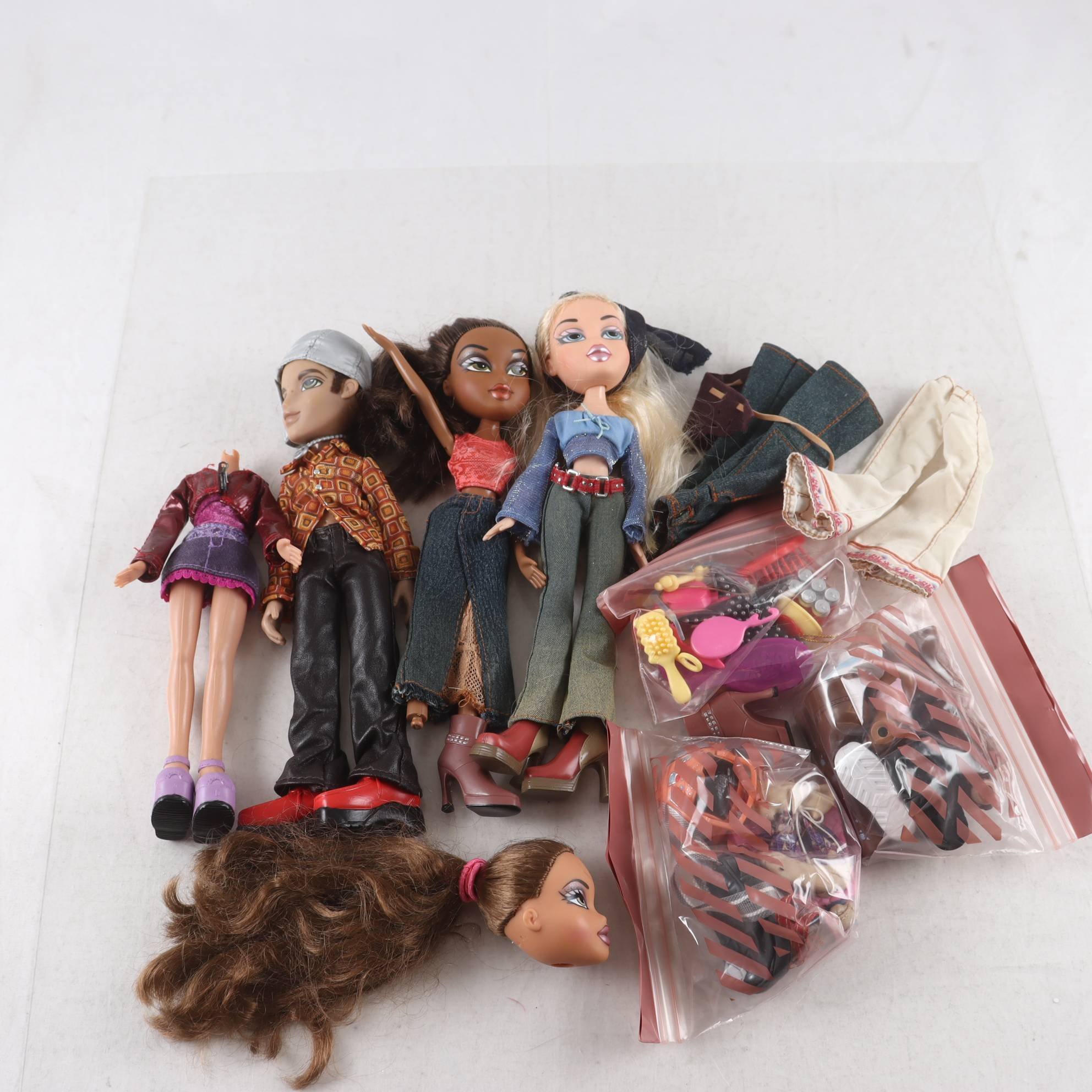 Dockor, Bratz,med tillbehör.