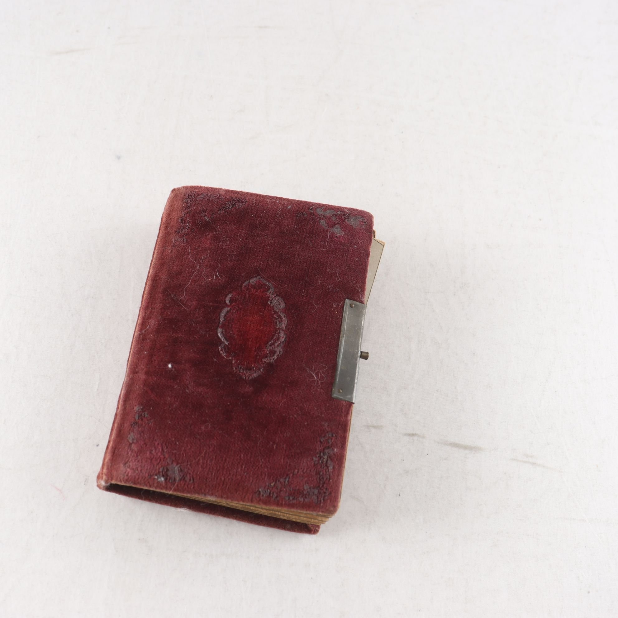Litet fotoalbum med porträtt, sent 1800-tal