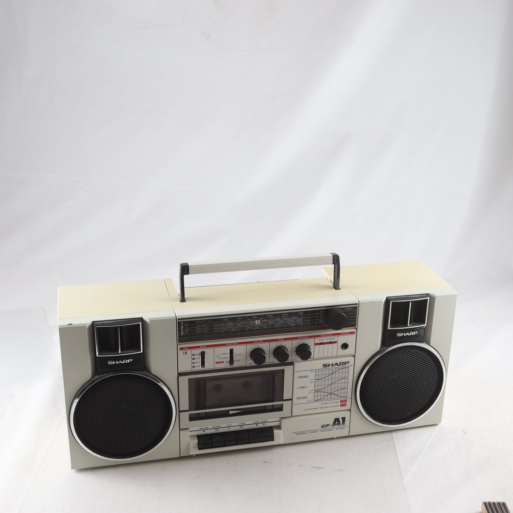 Bandspelare, Boombox, Sharp, GF-A1. Defekt. Repobjekt. Samfraktas ej.